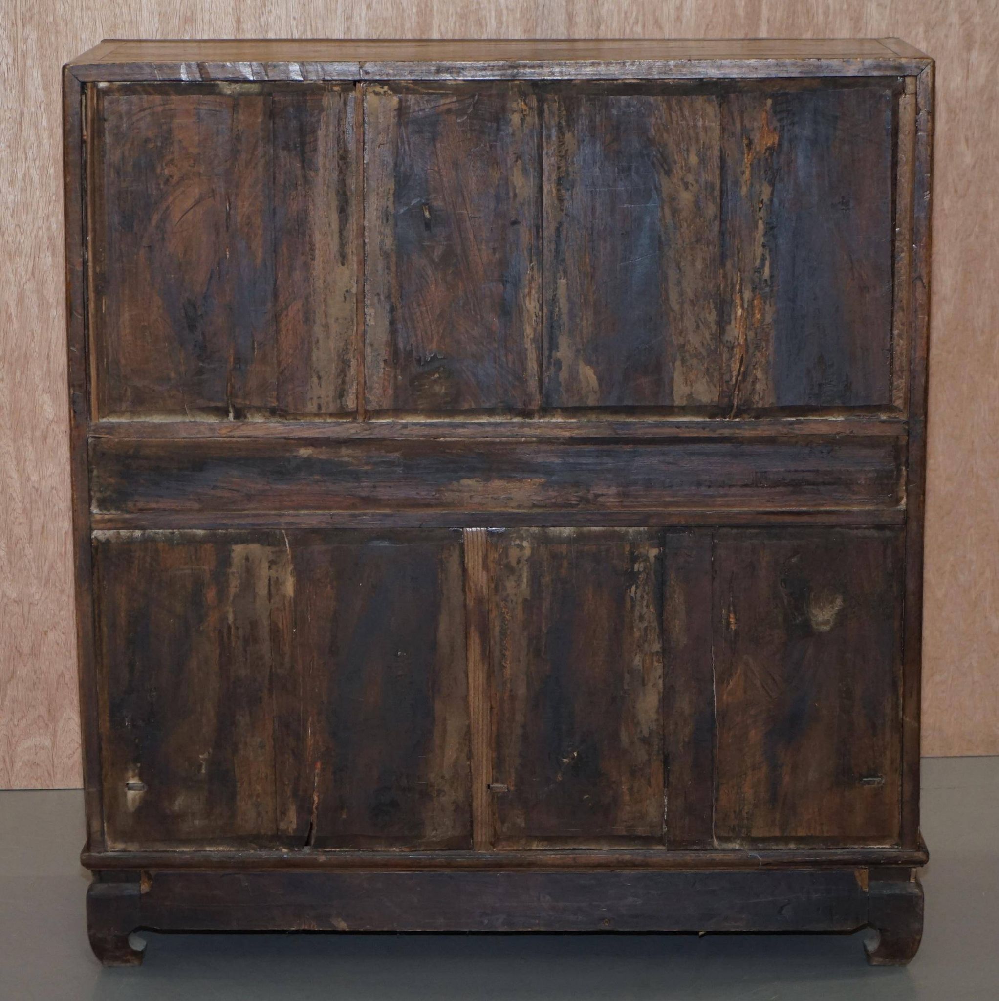 19th-century Chinese cabinet inlaid with mother-of-pearl