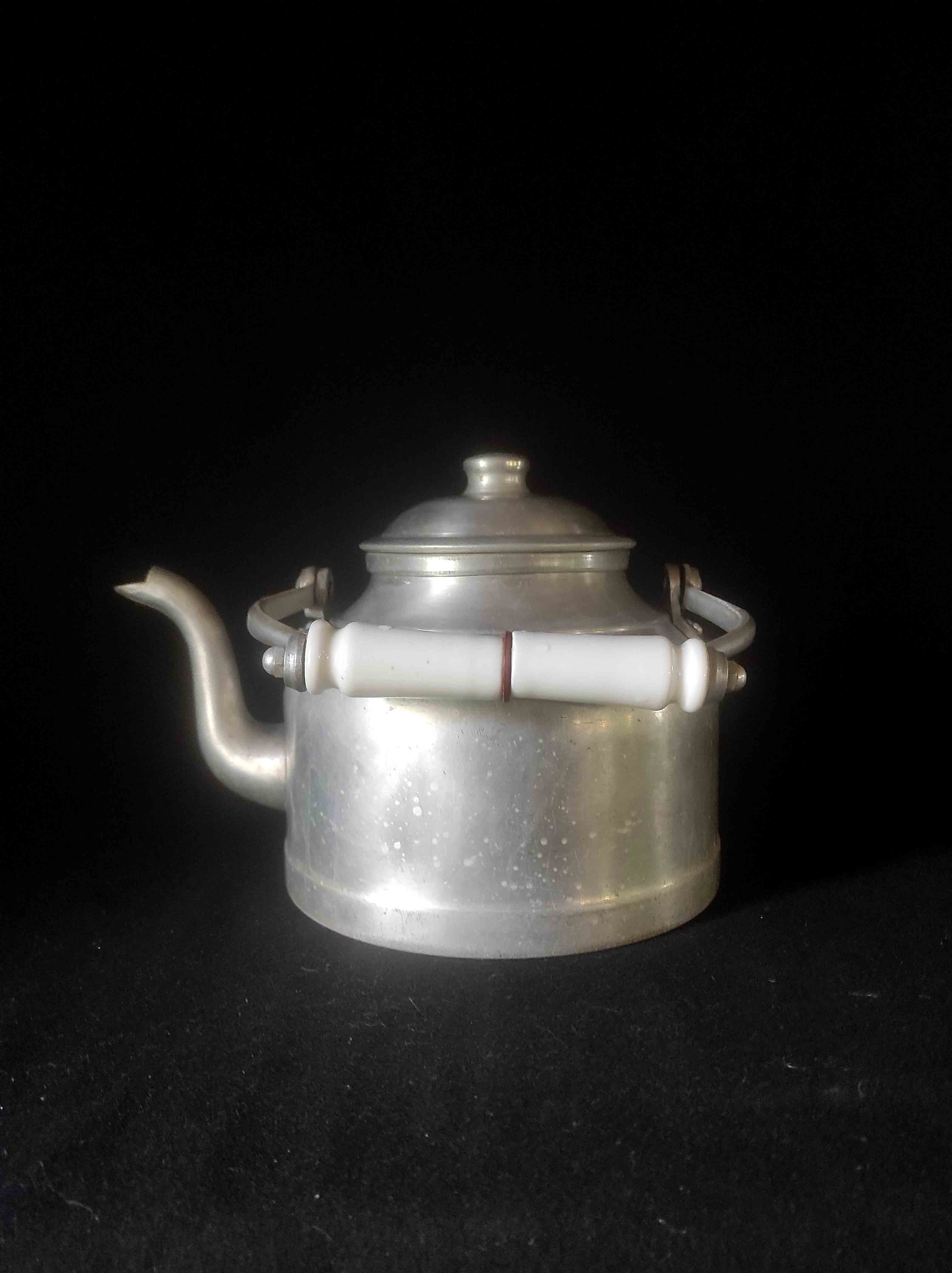Aluminum kettle white porcelain handle