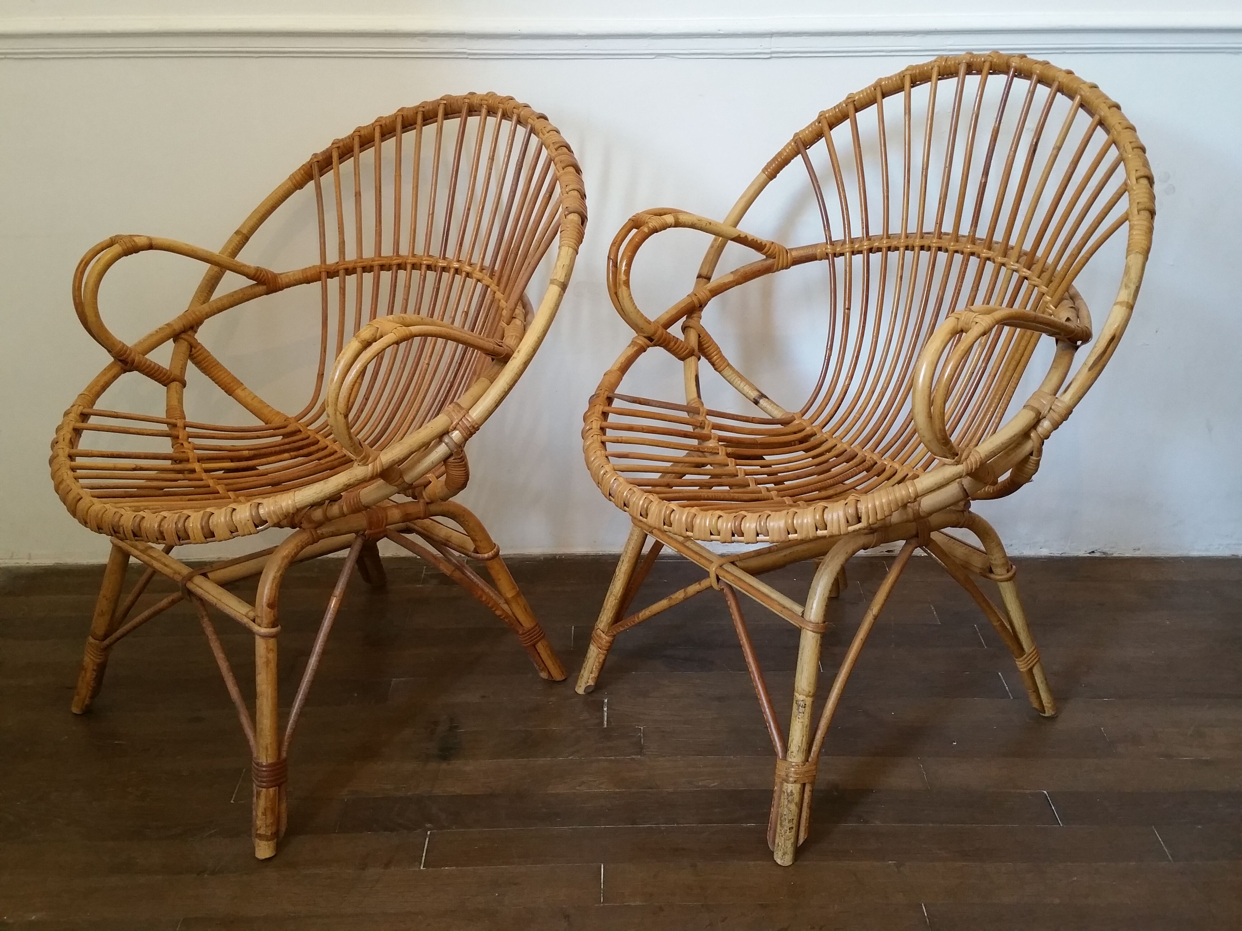 Paire de fauteuils corbeille