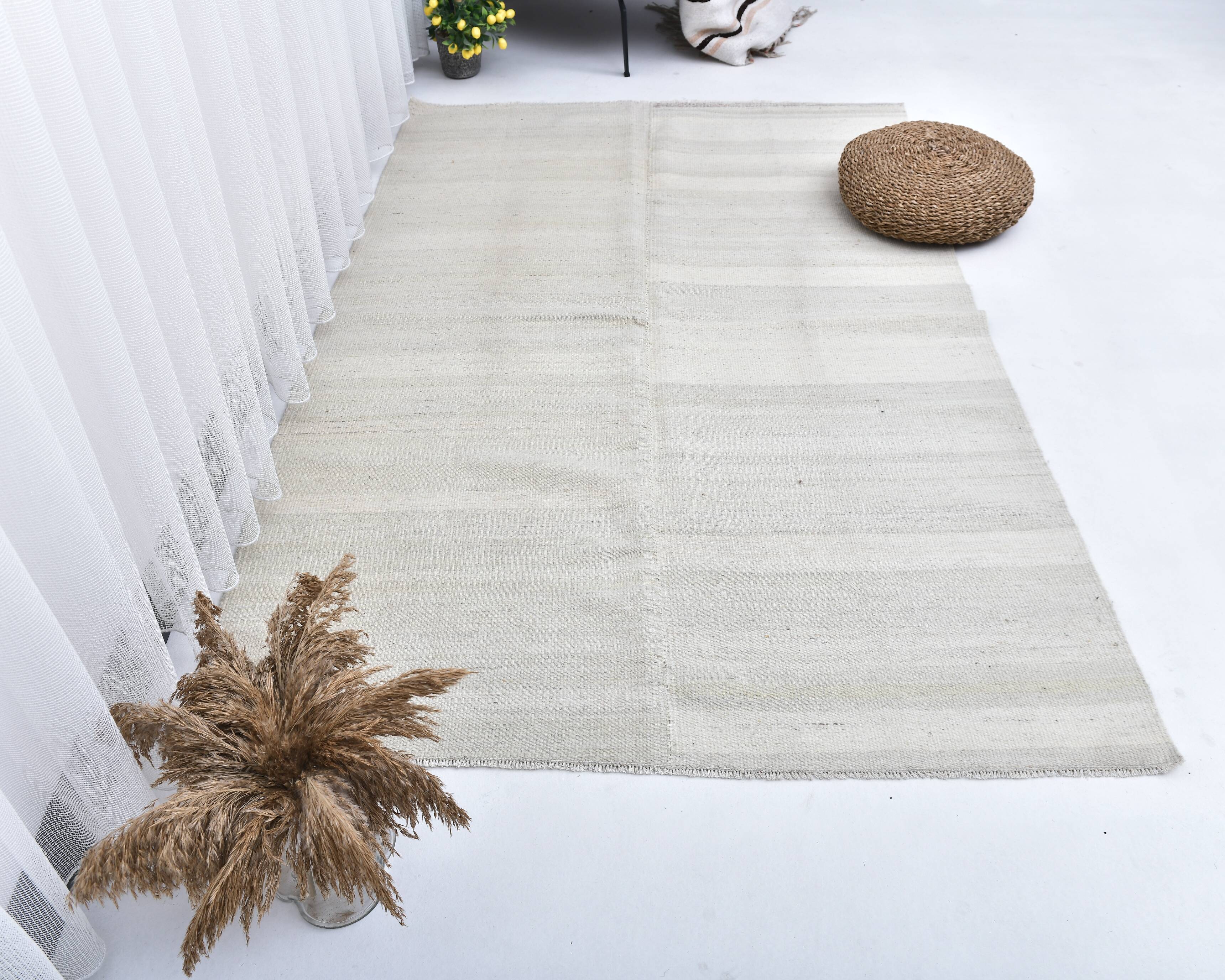 Tapis kilim en laine crème 205x132 cm, tapis kilim en laine blanche 4x7, tapis kilim uni.