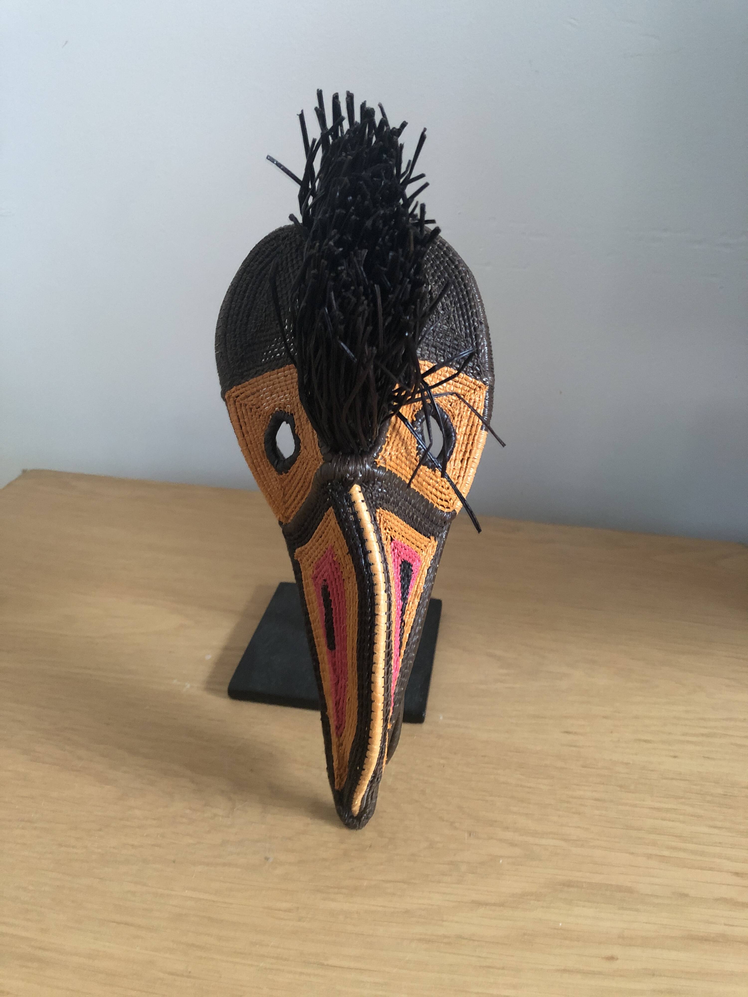 Parrot mask made of woven fibres