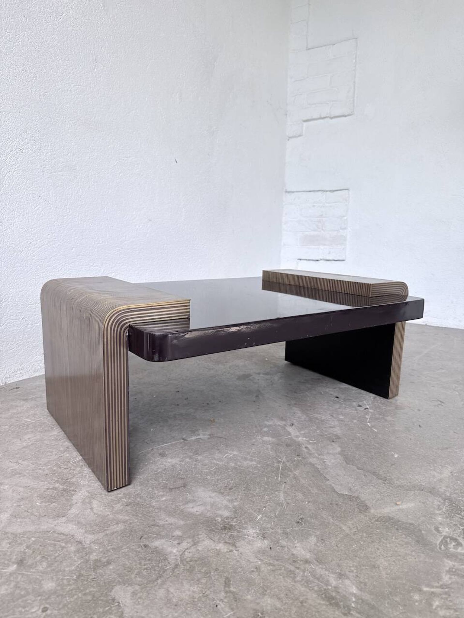 Art Deco coffee table in lacquer and brass