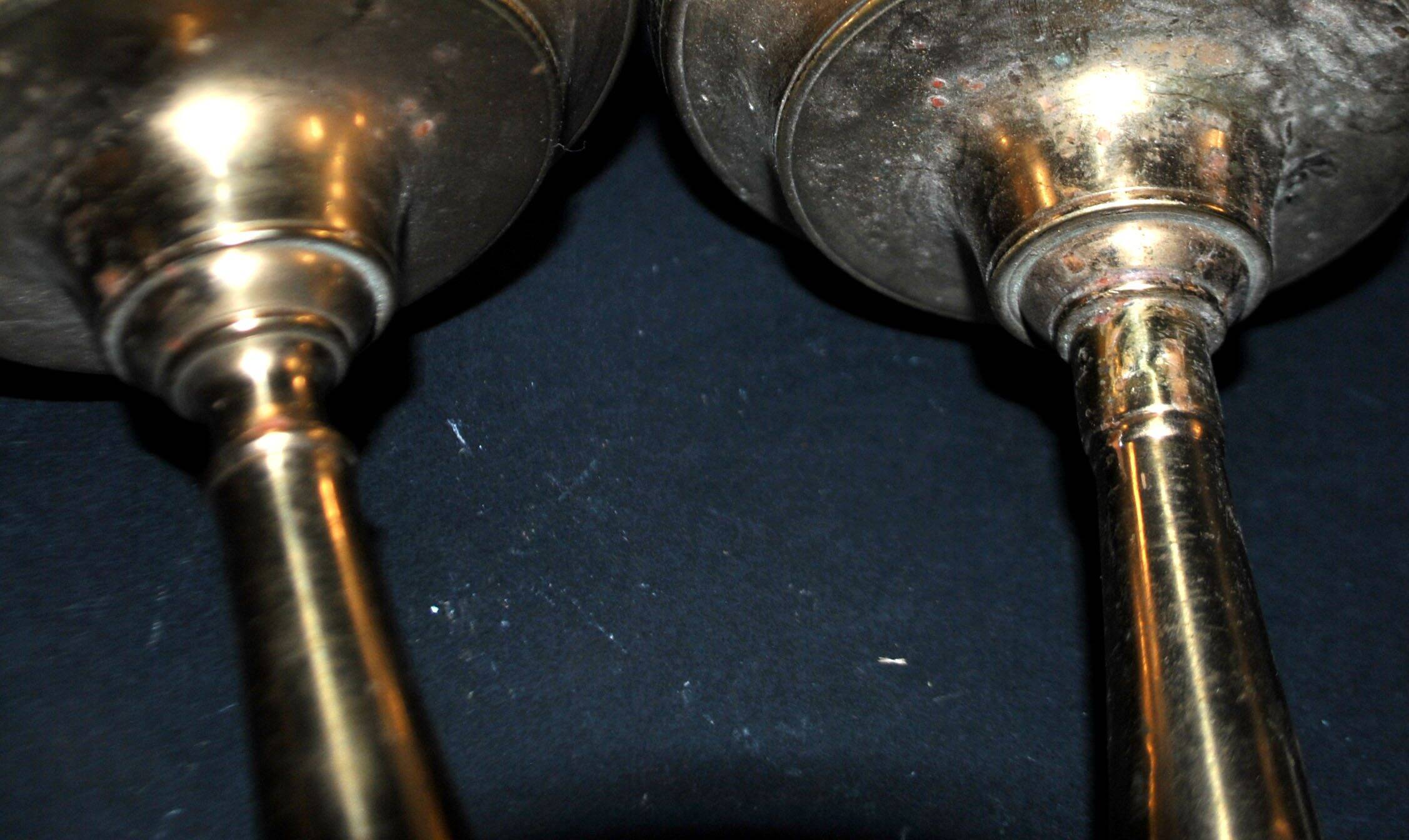 Set of 2 antique hand-chiselled gilded bronze candlesticks – Pair of 18th-century candle holders.