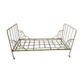 Wrought iron bench bed