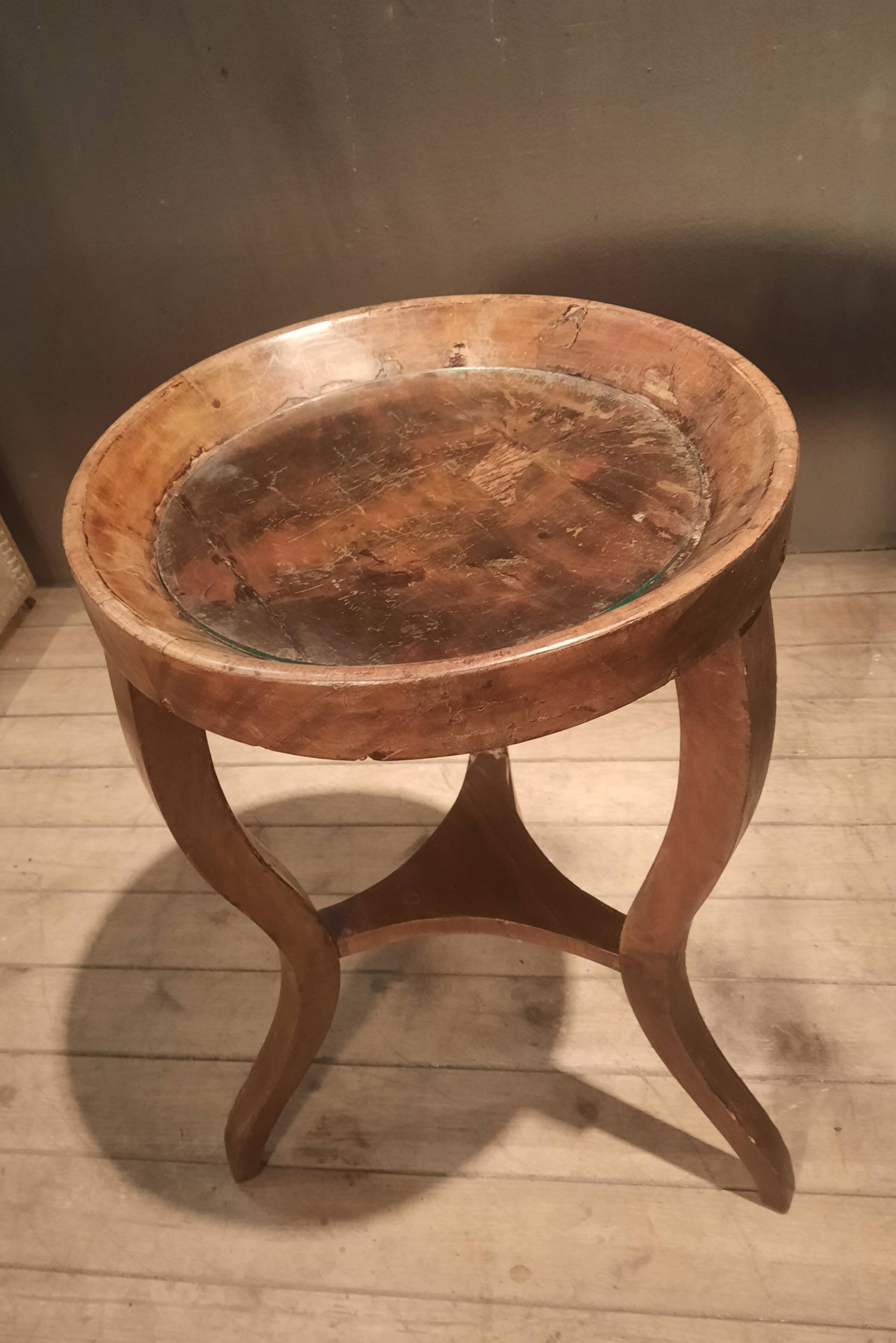 Table "cuvette" of the nineteenth century