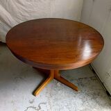 Table ronde vintage extensible en bois.