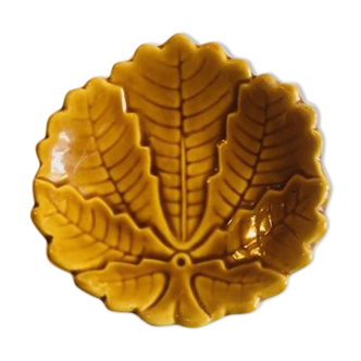 Leaf-shaped cup