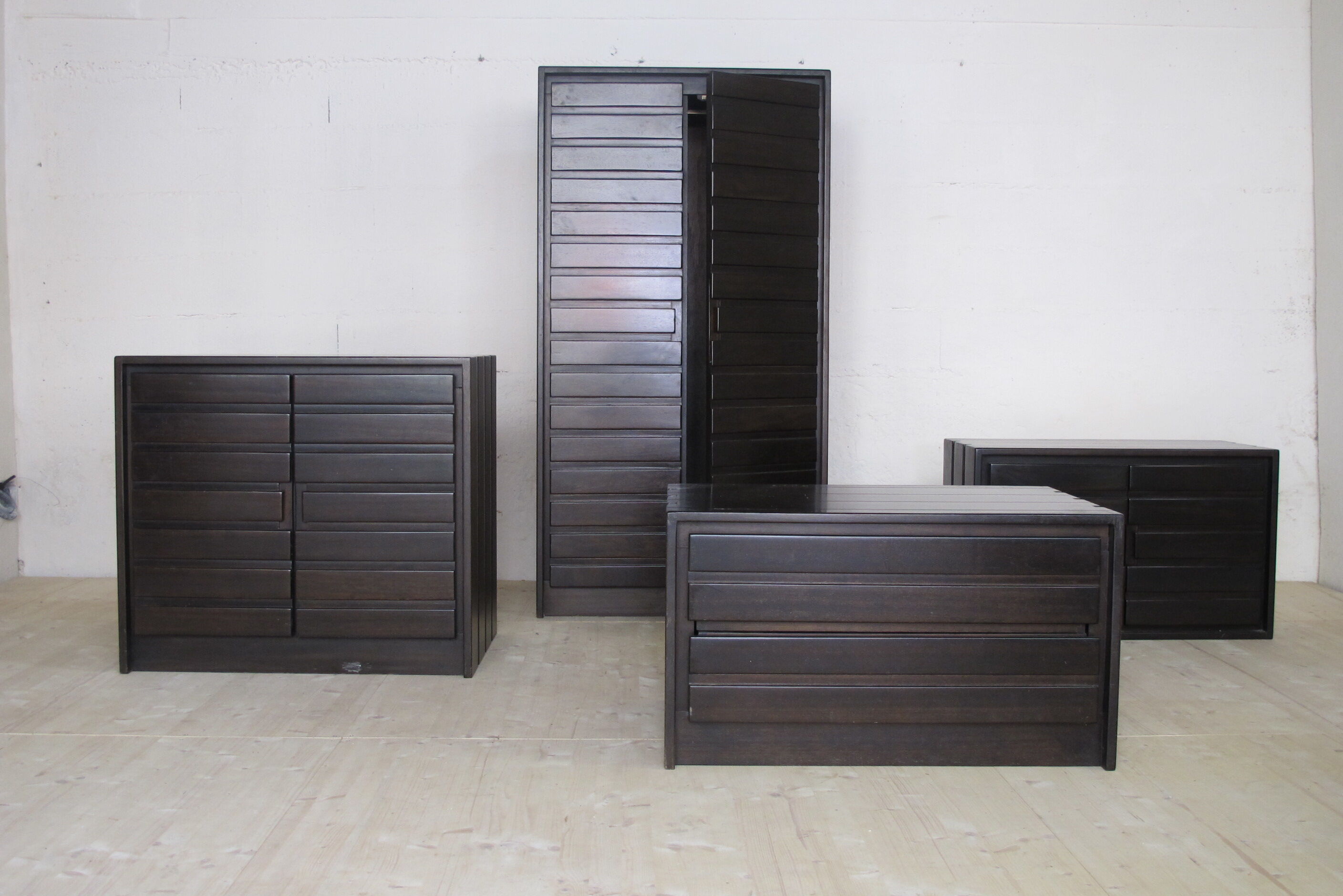 Buffet deux portes iroko teinté noir