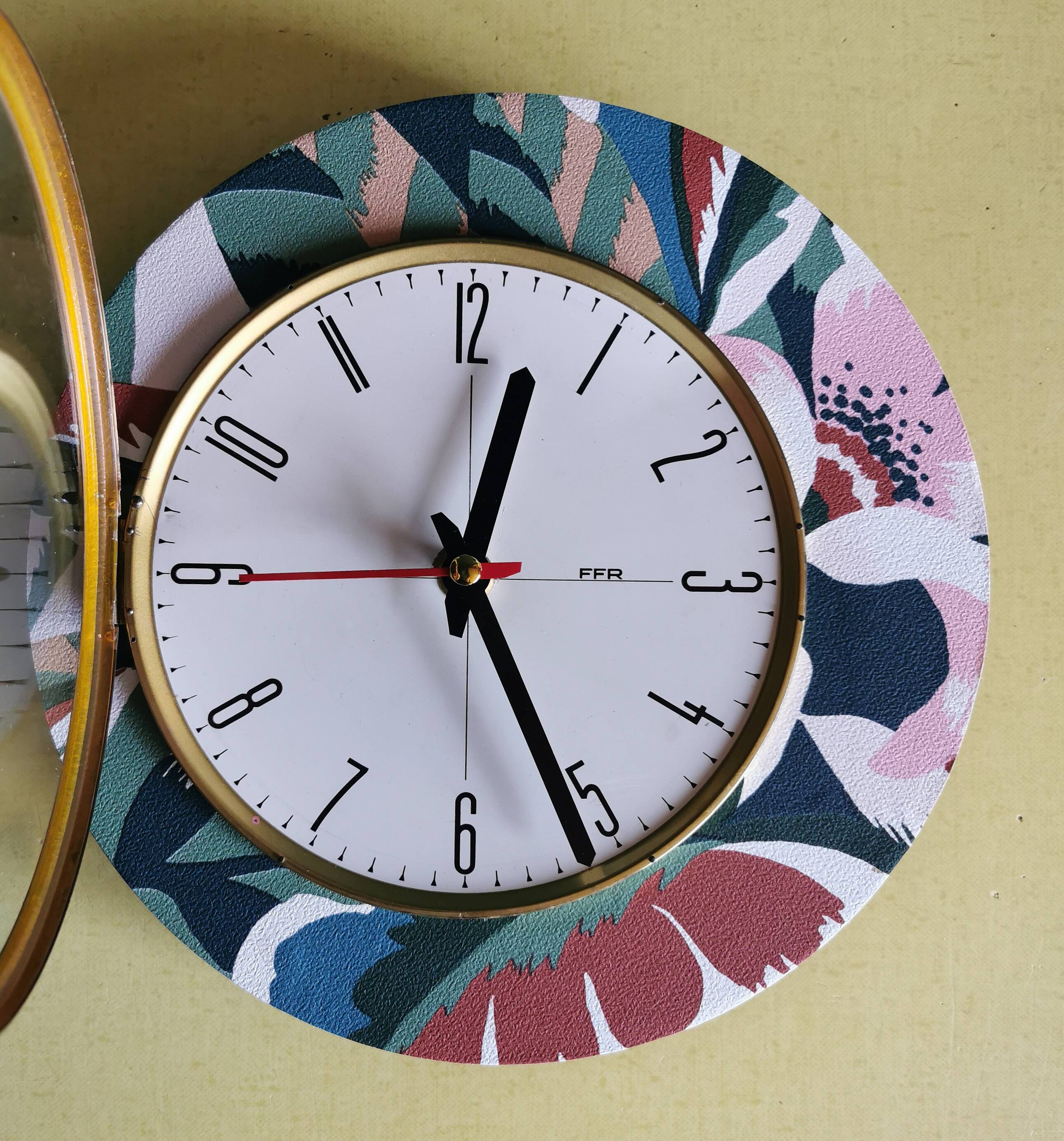 Vintage formica clock round silent wall pendulum "FFR terracotta green"