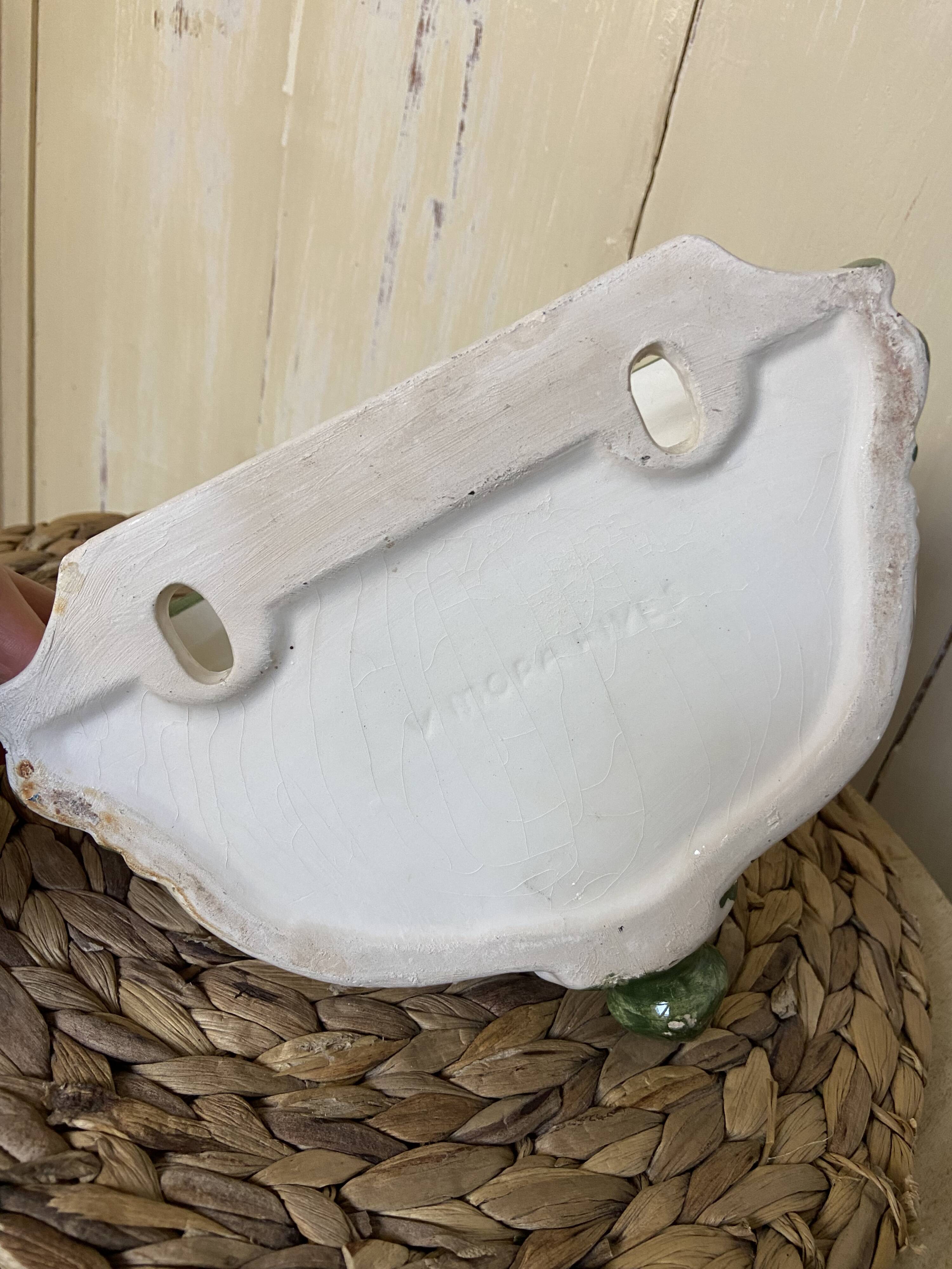 Wall hanging flower pot