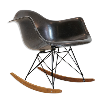 Fauteuil à bascule RAR de Charles et Ray Eames