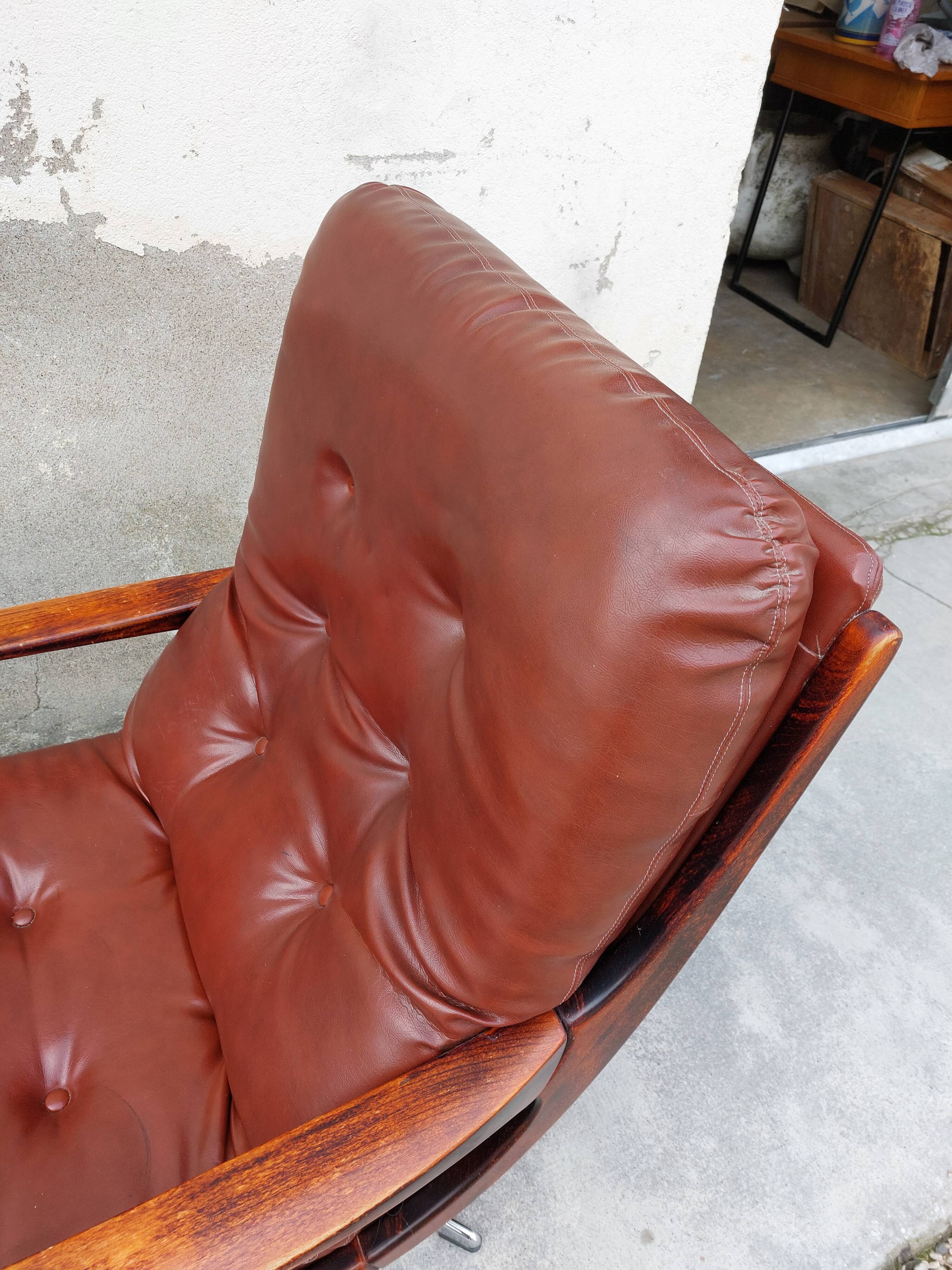 Rotating armchair in vintage skaî 1970