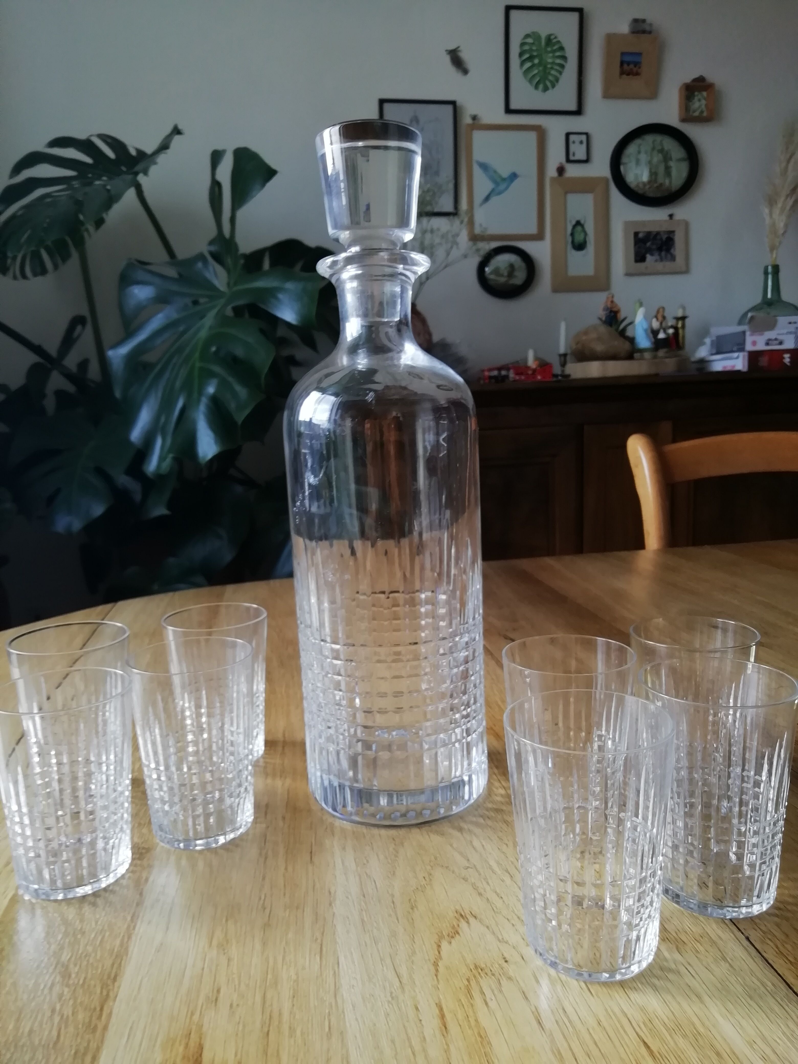 Carafe and its 8 assorted Baccarat crystal glasses