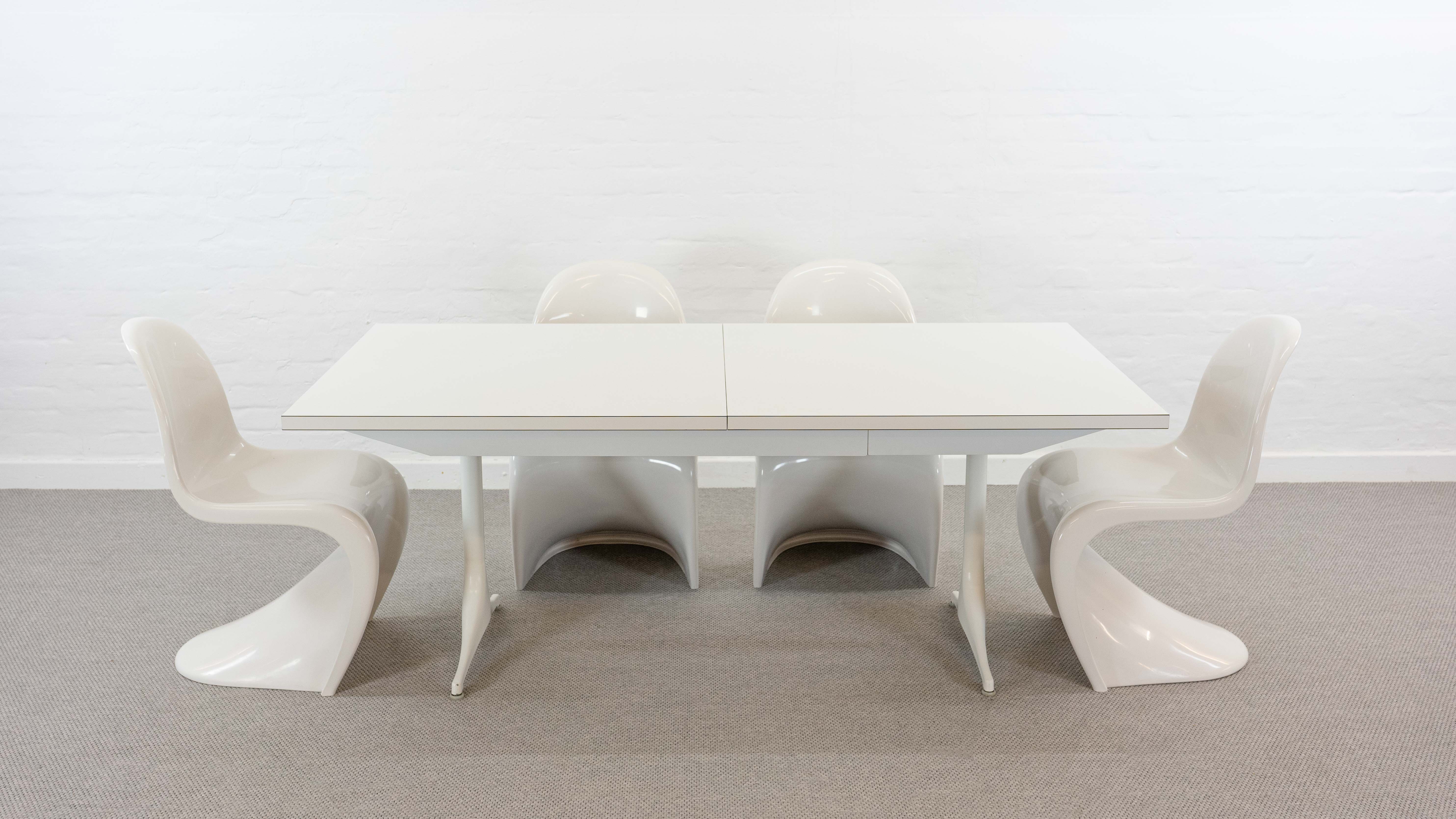 Extendable pedestal dining table by George Nelson for Herman Miller
