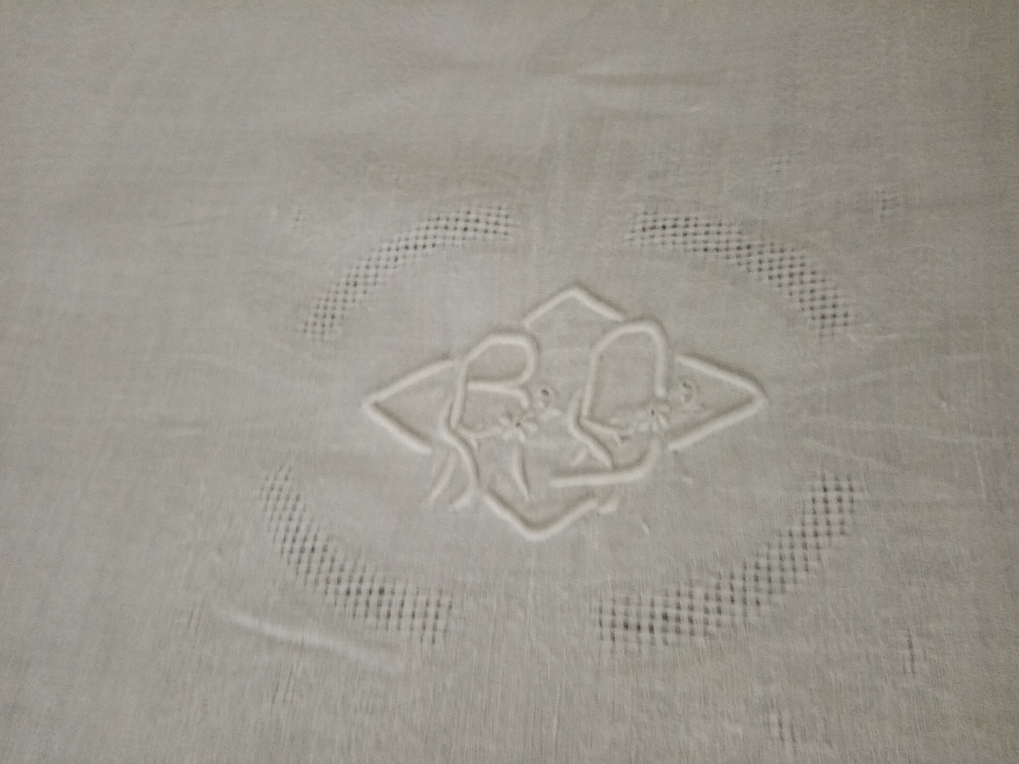 Ancient tablecloth, 12 embroidered towels monogram RD damasse de roses , friezes art deco