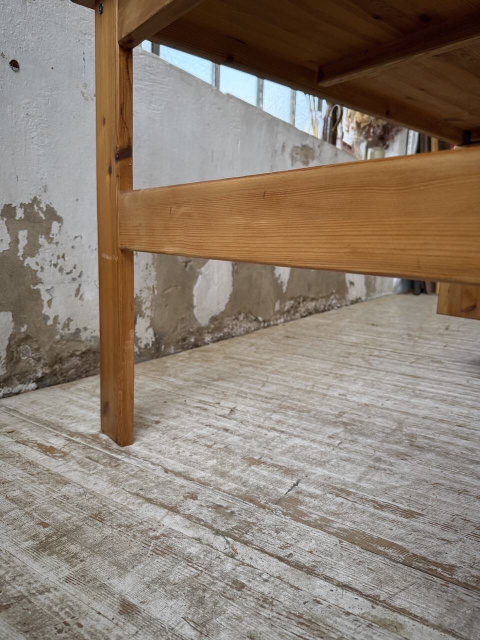 Bureau pin suédois style aperldoon 1970