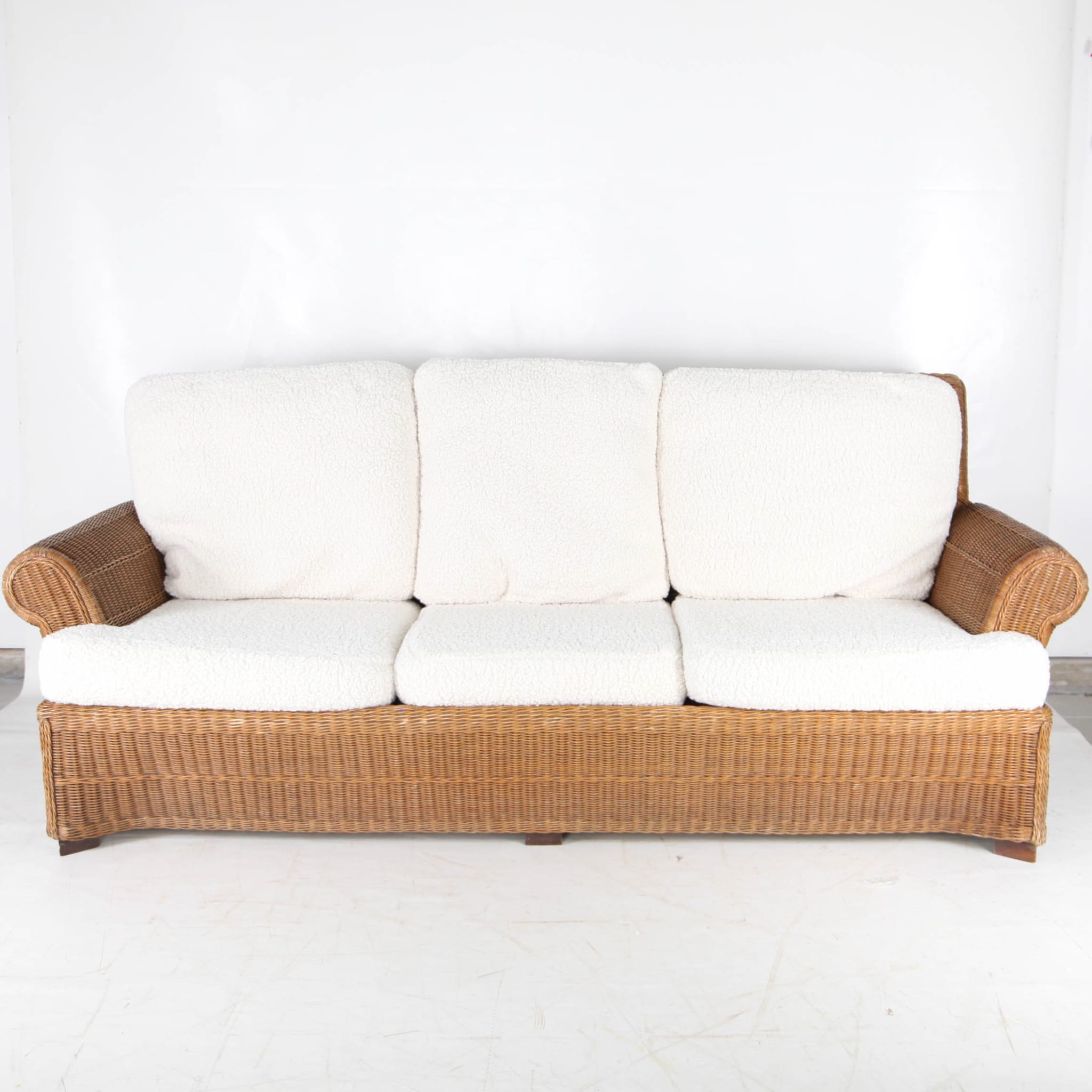 Wicker lounge