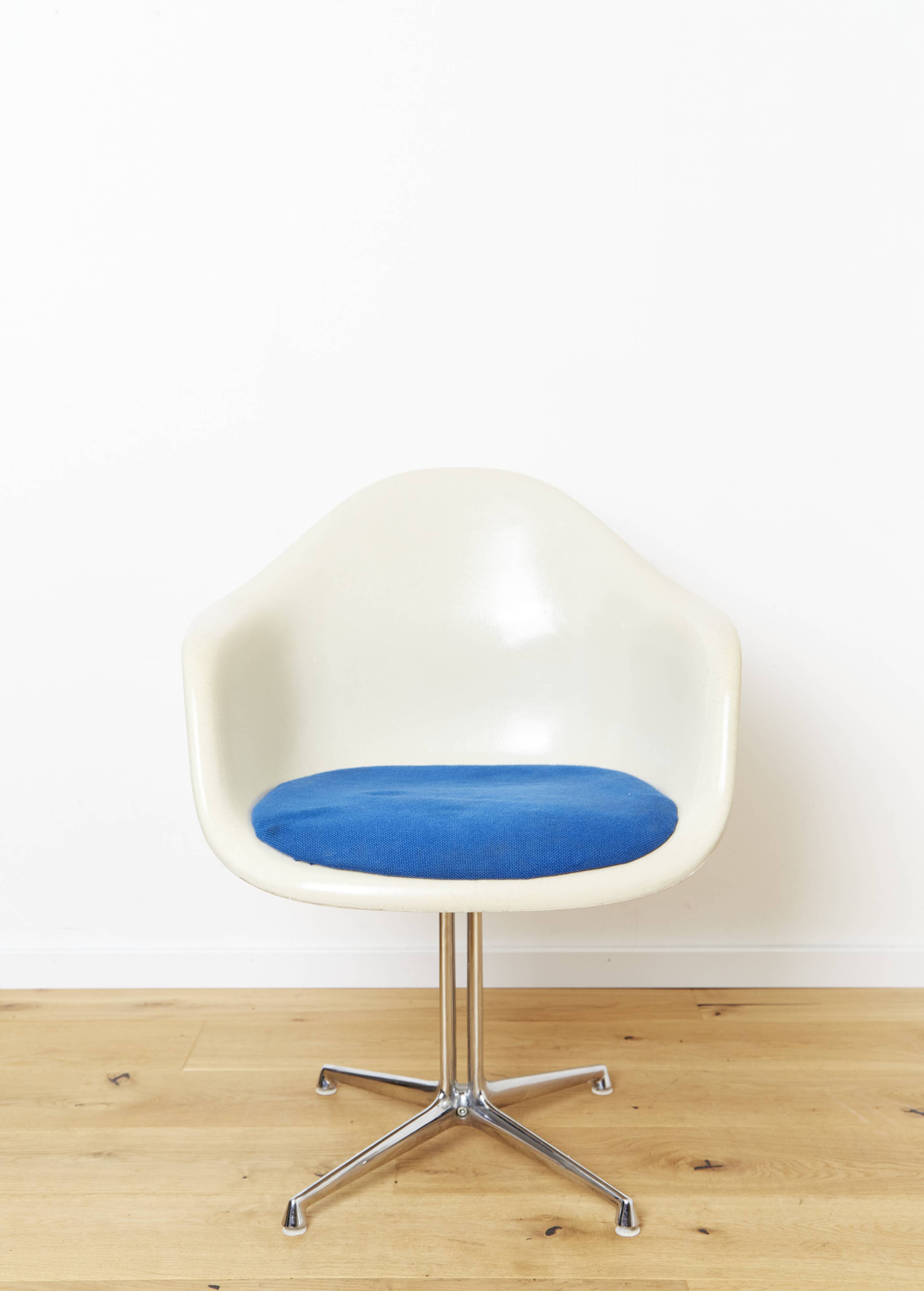 Off-White La Fonda Fiberglas Chair by Charles & Ray Eames for Herman Miller