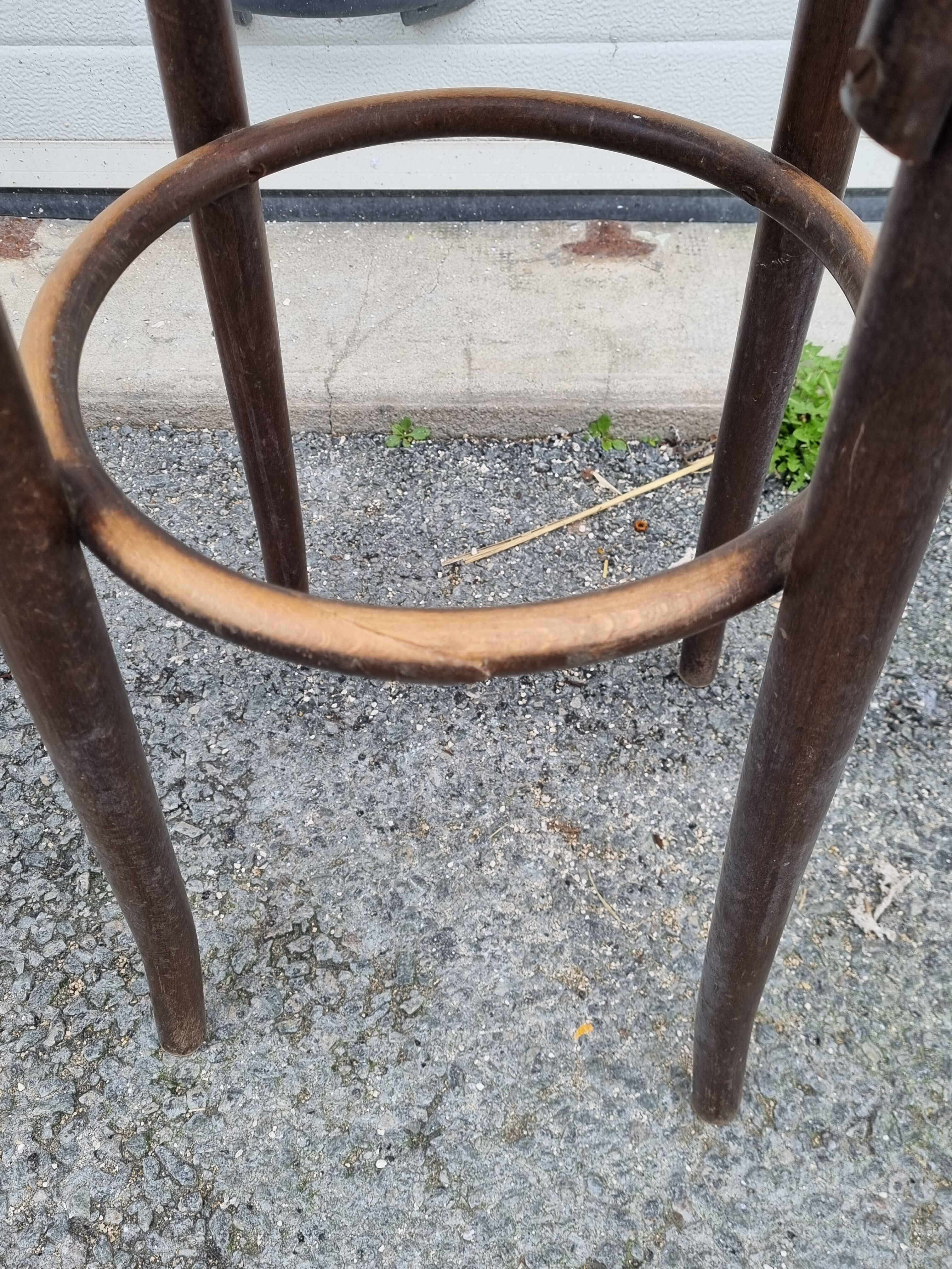 4 high stools tuna 1900