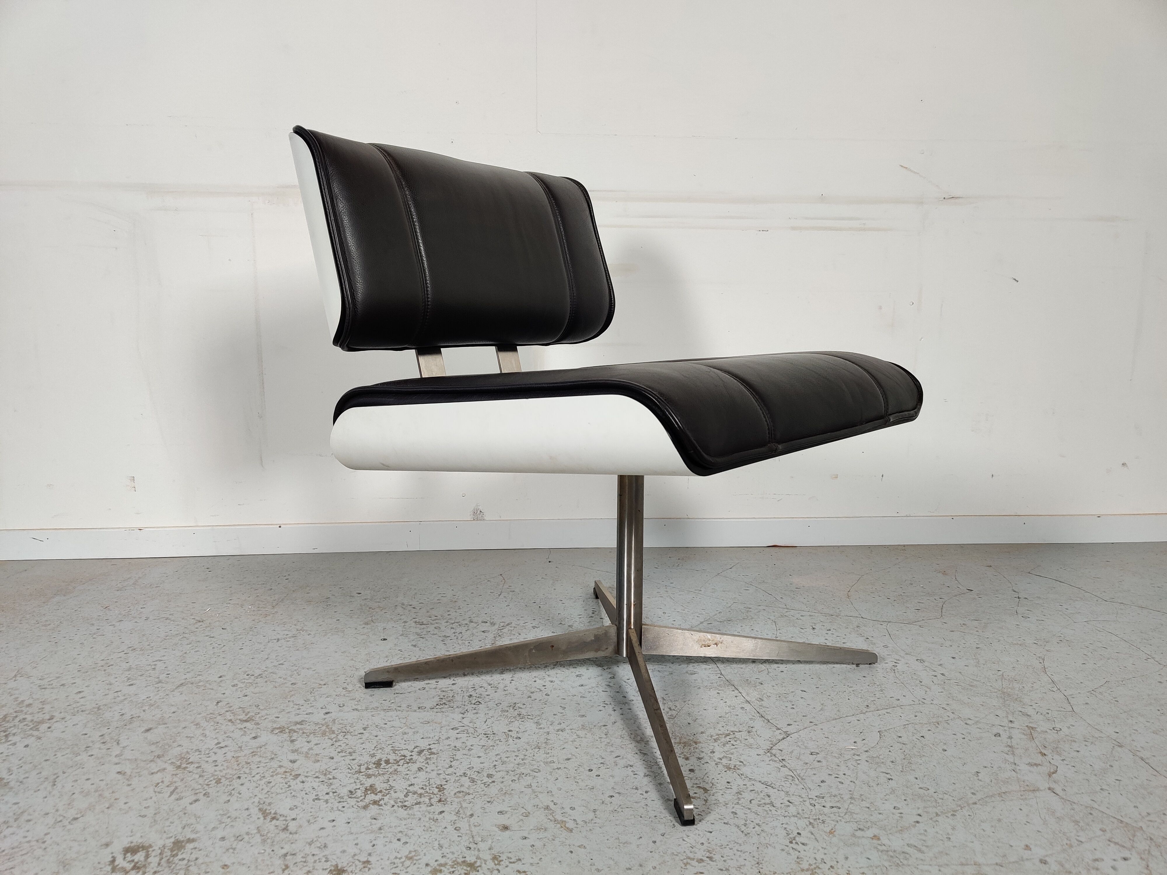 Design leather armchair, 80s/90s