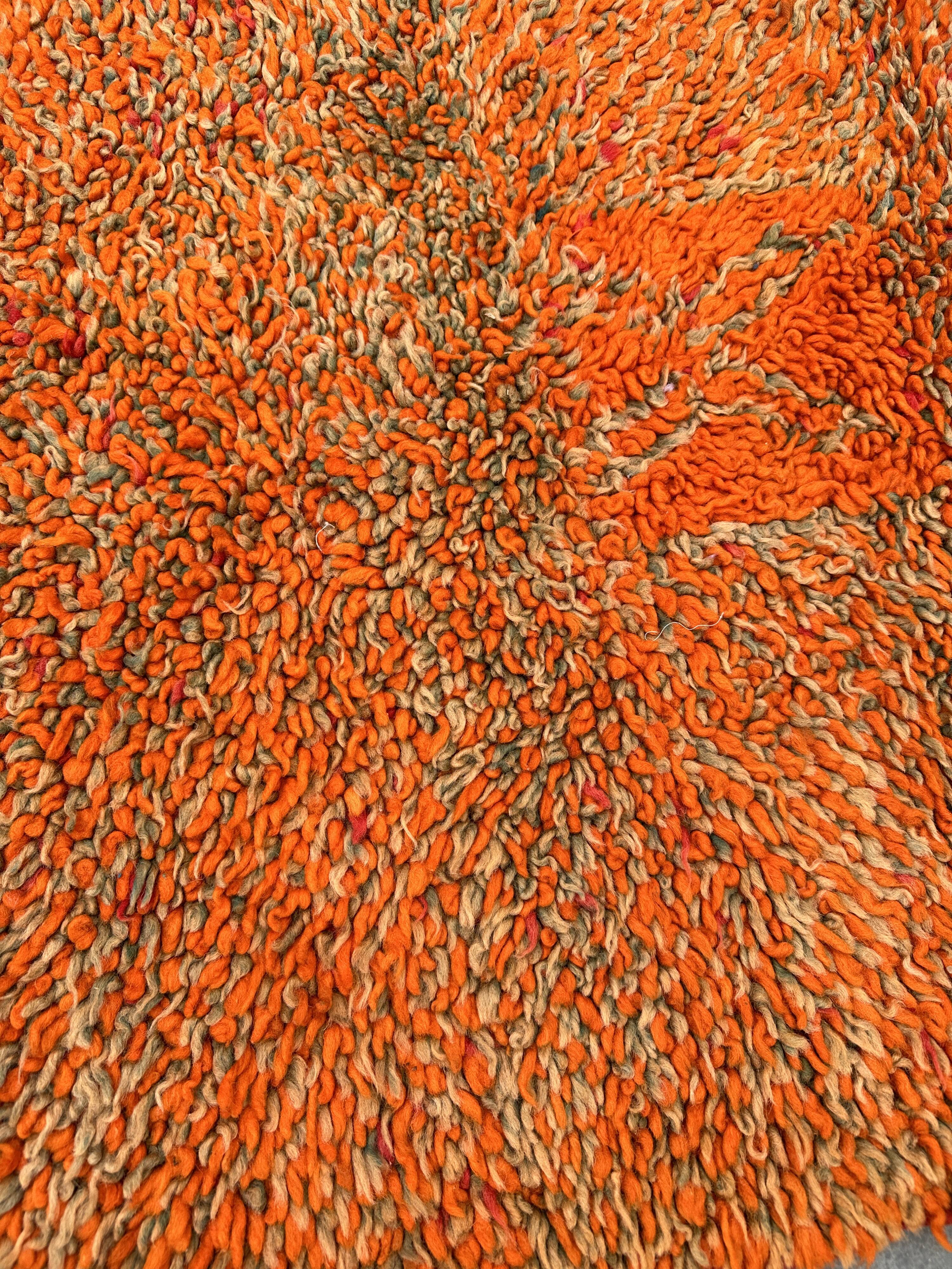 Orange carpet - 82 x 109 cm