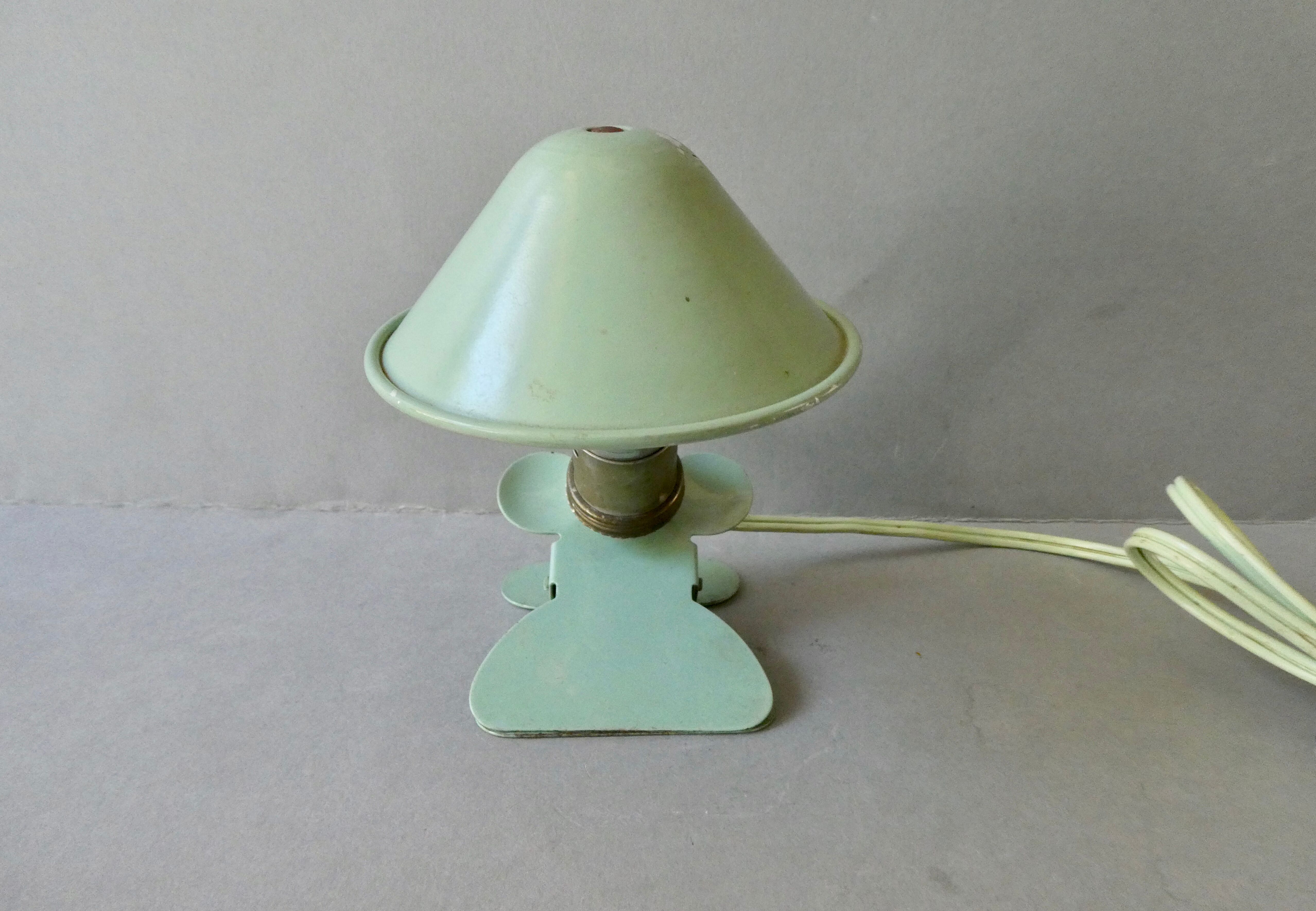 Lampe champignon, à pince, en métal vert amande, années 60