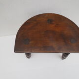 Tabouret de traite en bois massif de couleur chêne foncé