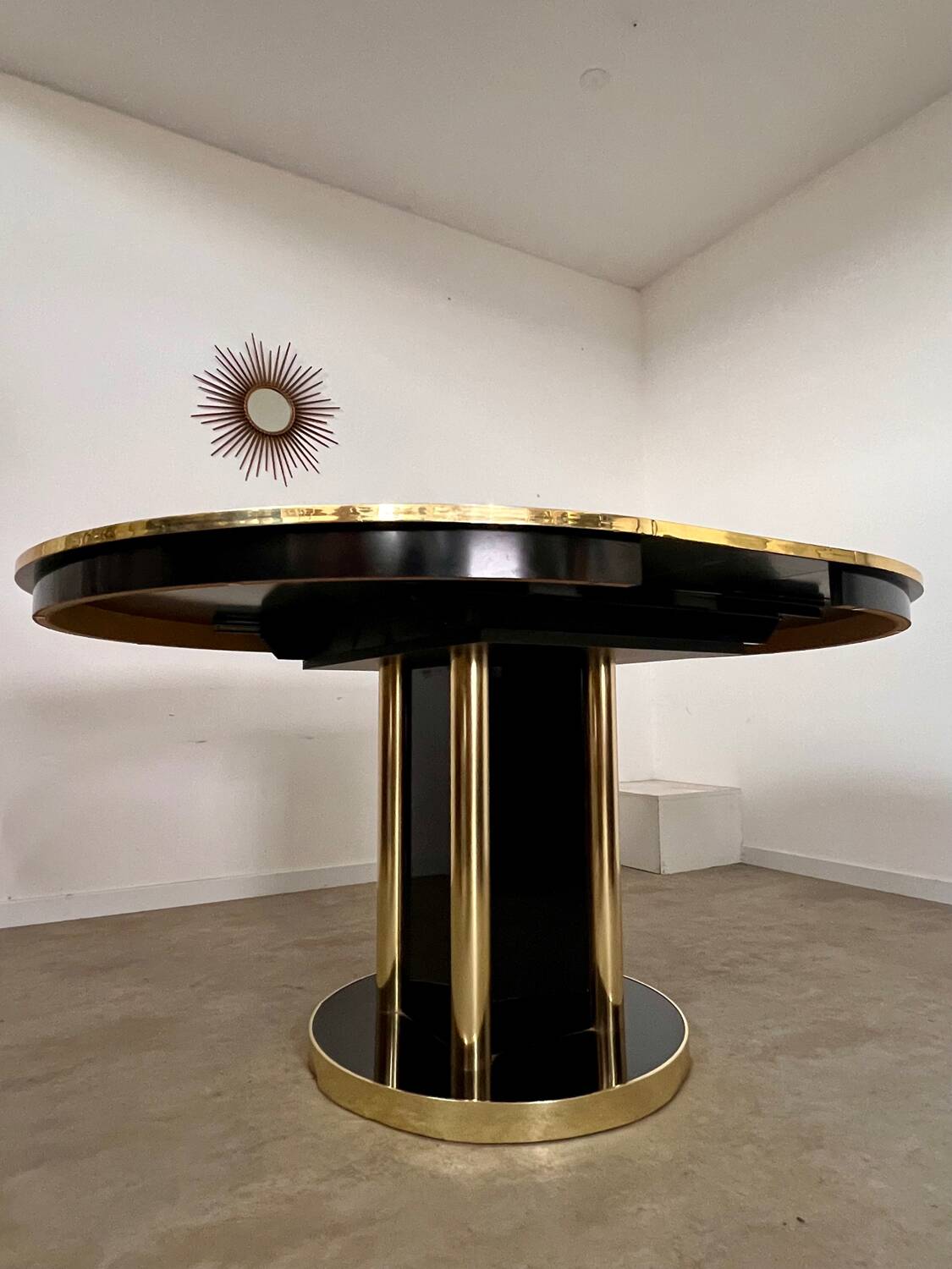 Ancienne table noir laqué et laiton design italien des années 70 à rallonges vintage