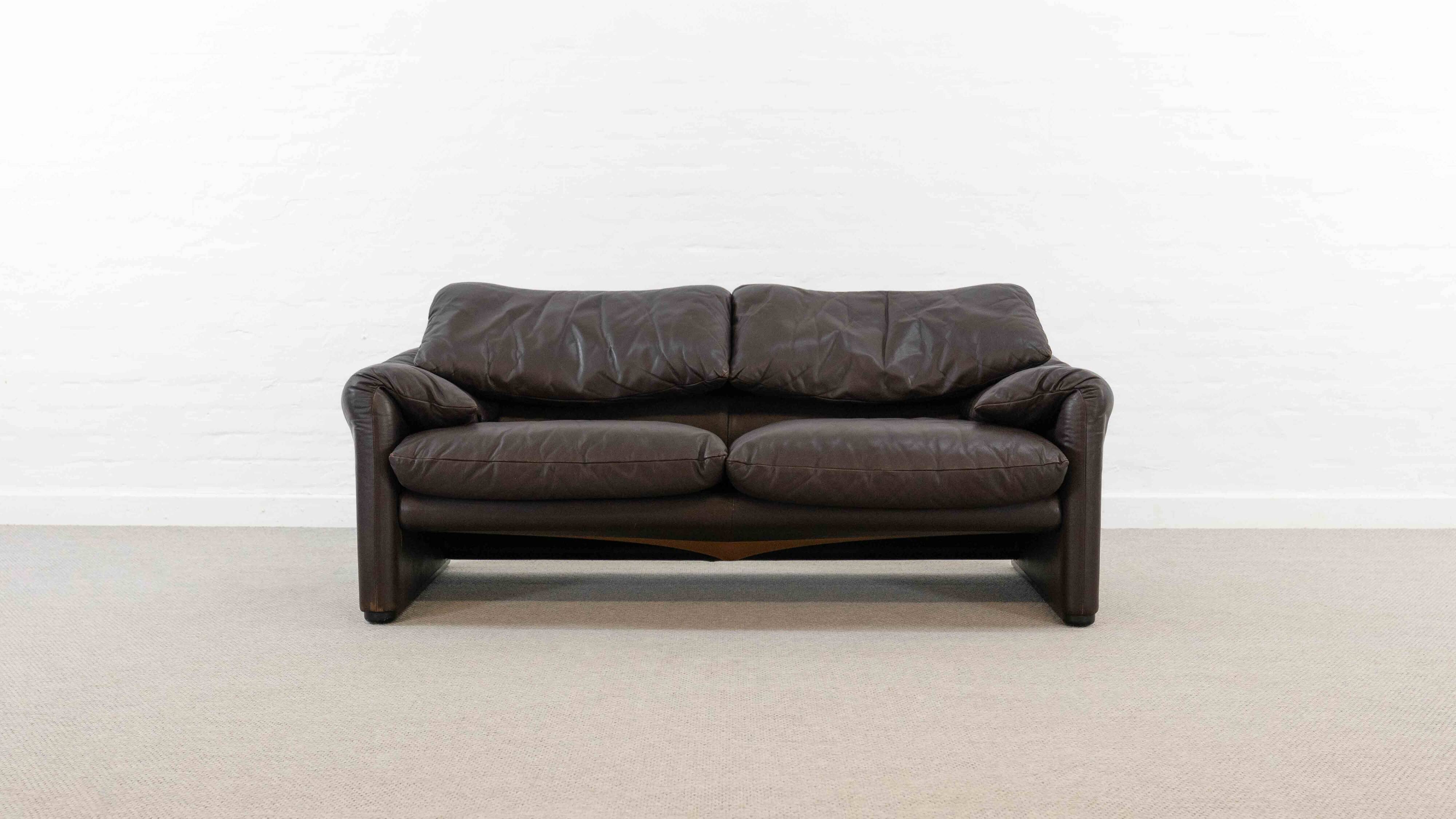 Brown leather 2-seater sofa Cassina Maralunga by Vico Magistretti