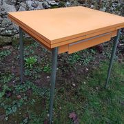 Table orange formica, 2 extensions