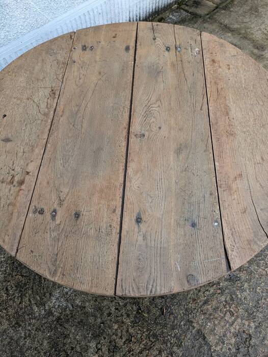 Round low folding table