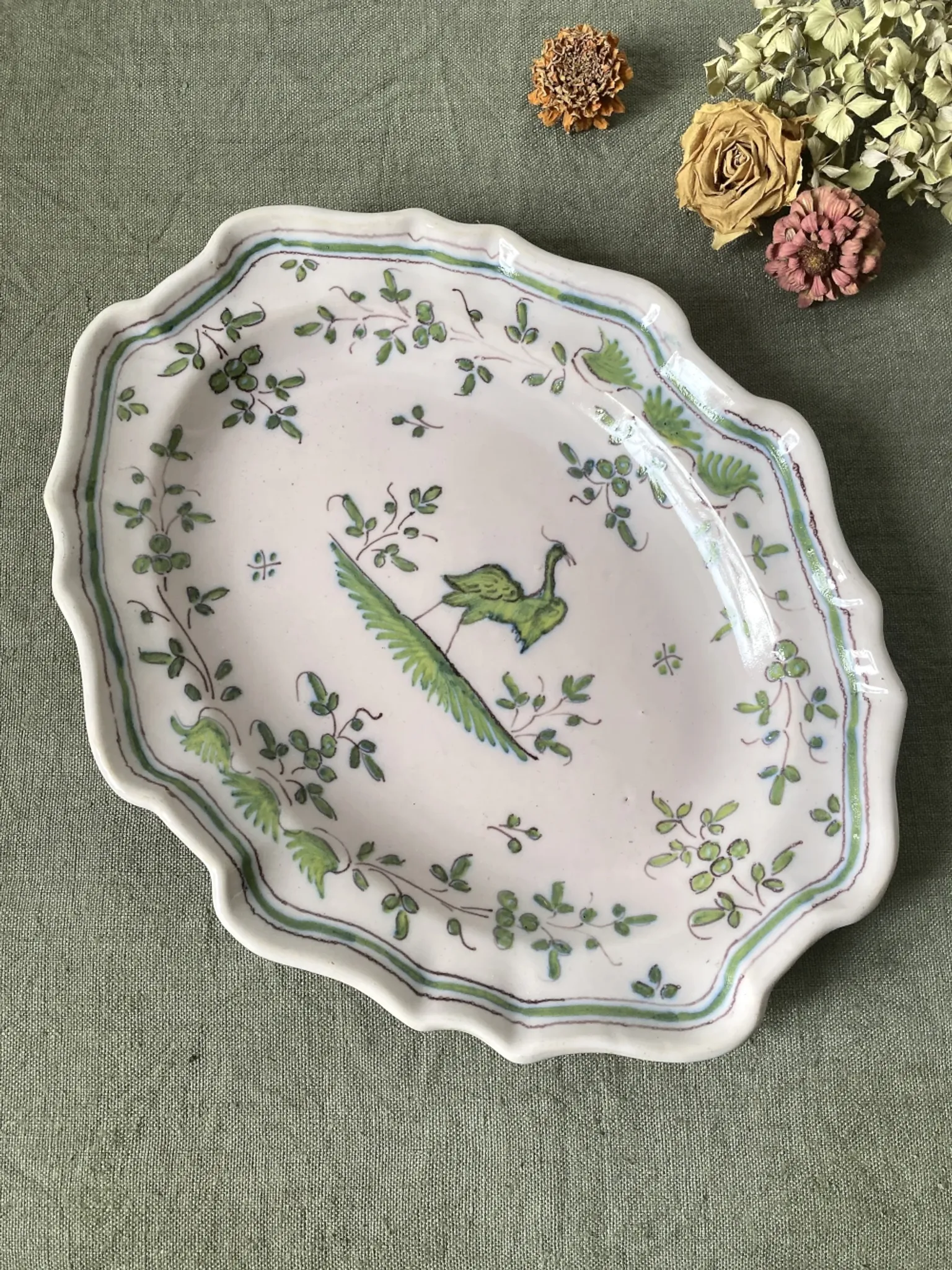 Plat ovale chantourné en faïence de Martres-Tolosane, XIXe siècle