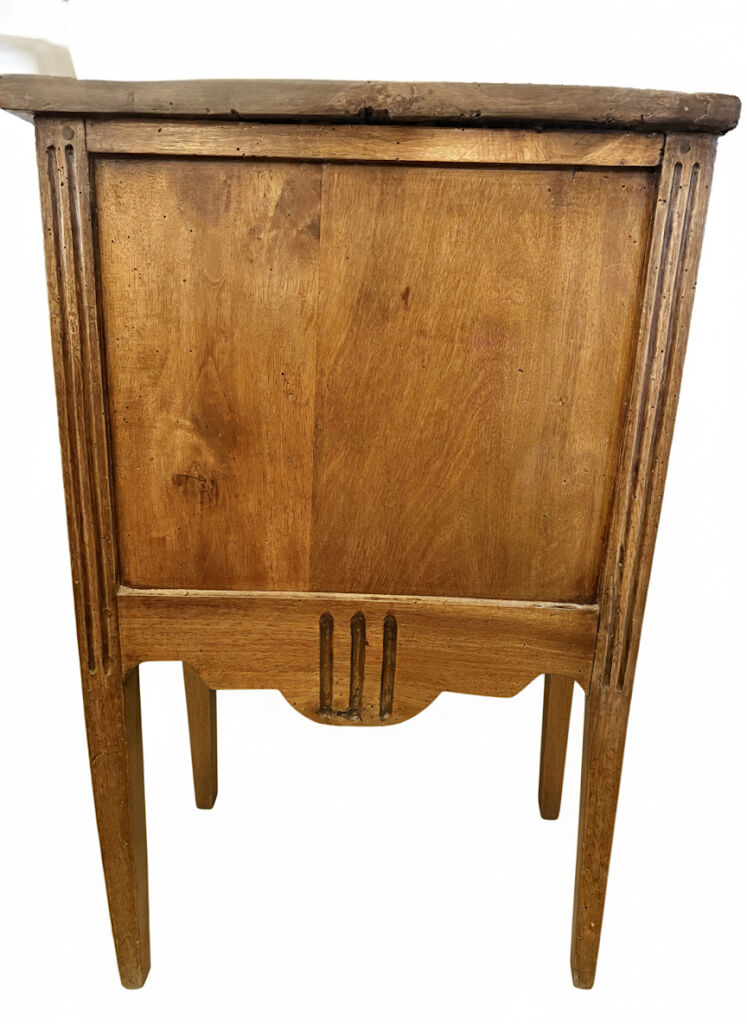 Commode sauteuse ancienne