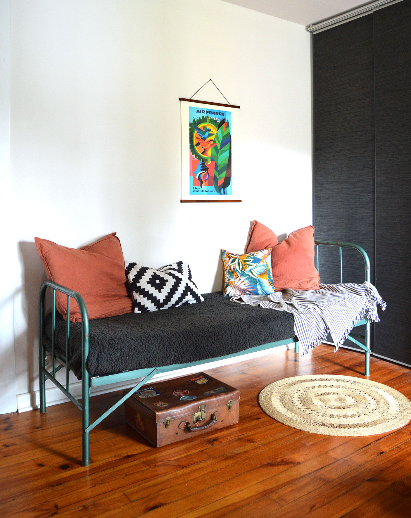 Foldable metal extra bed