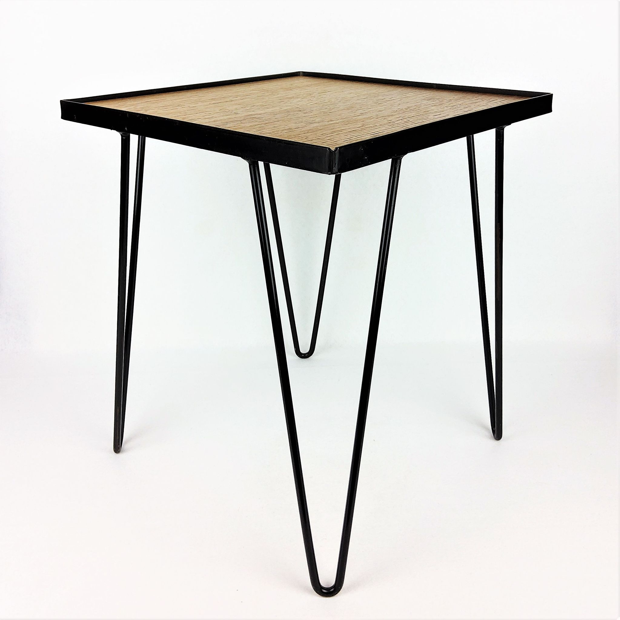 Table d’appoint chêne et métal noir 1950