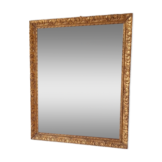 Miroir en bois et stuc doré