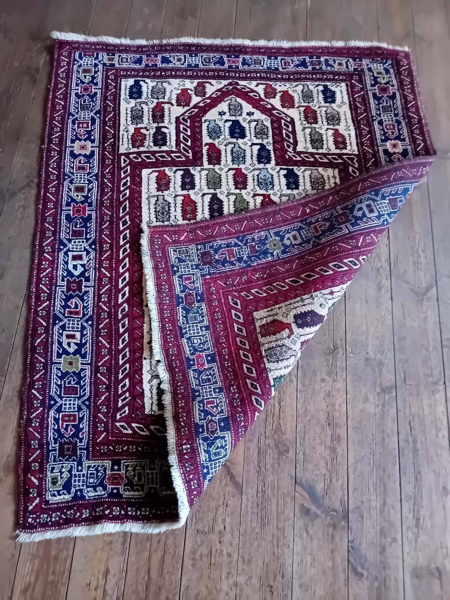Tapis Persan Afshar fait main 138x112cm