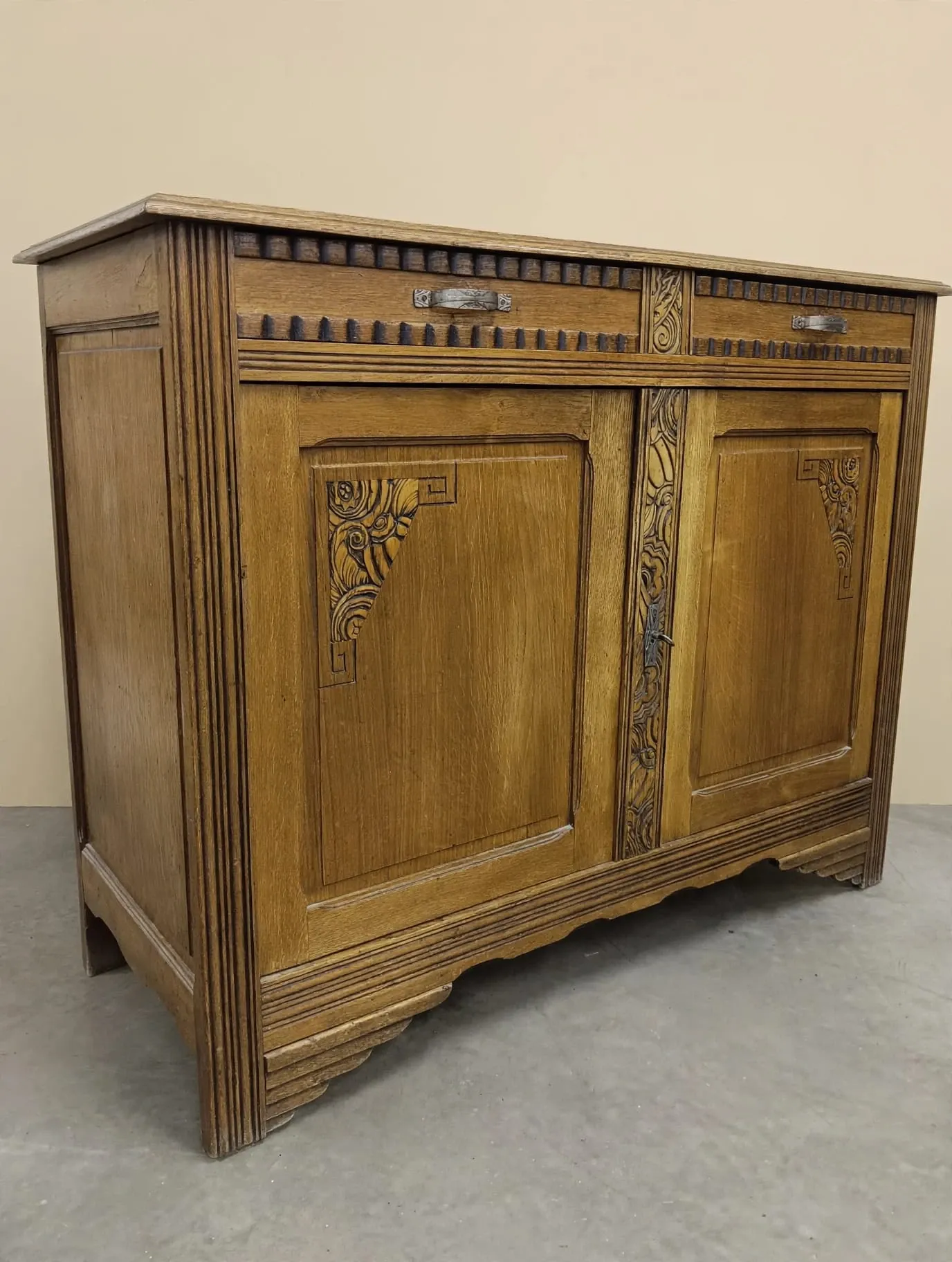 Parisian buffet, decorative and sculpted popular art