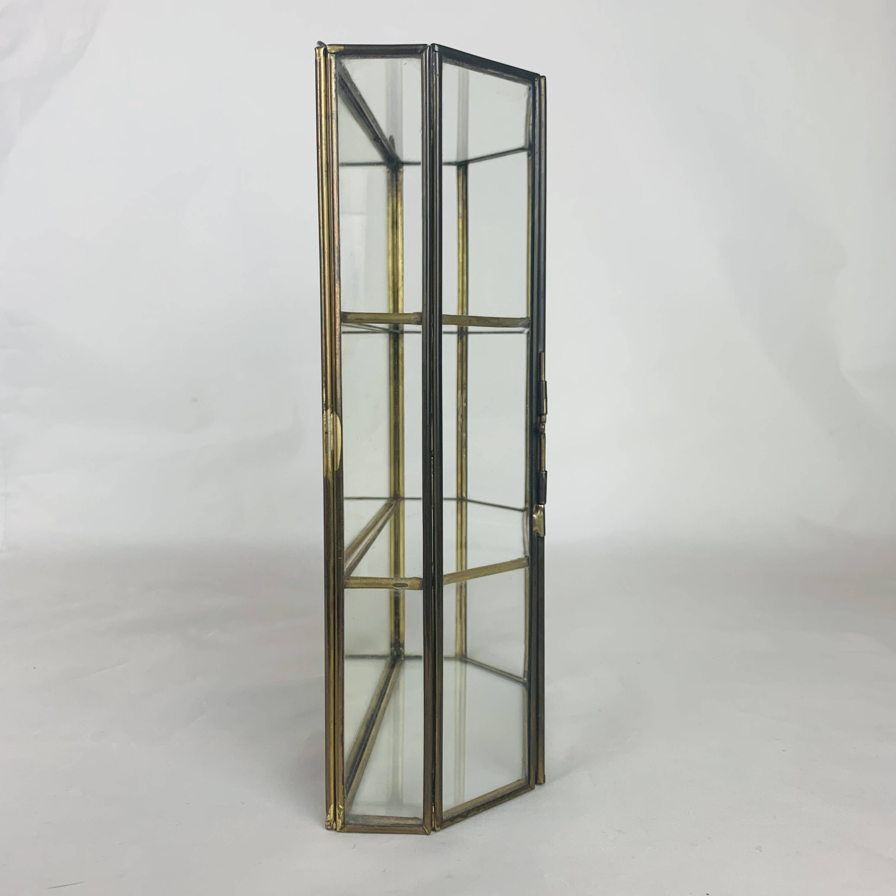Vitrine miniature laiton verre, étagère