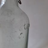 Bouteille ancienne tchèque datée de 1948, en verre épais