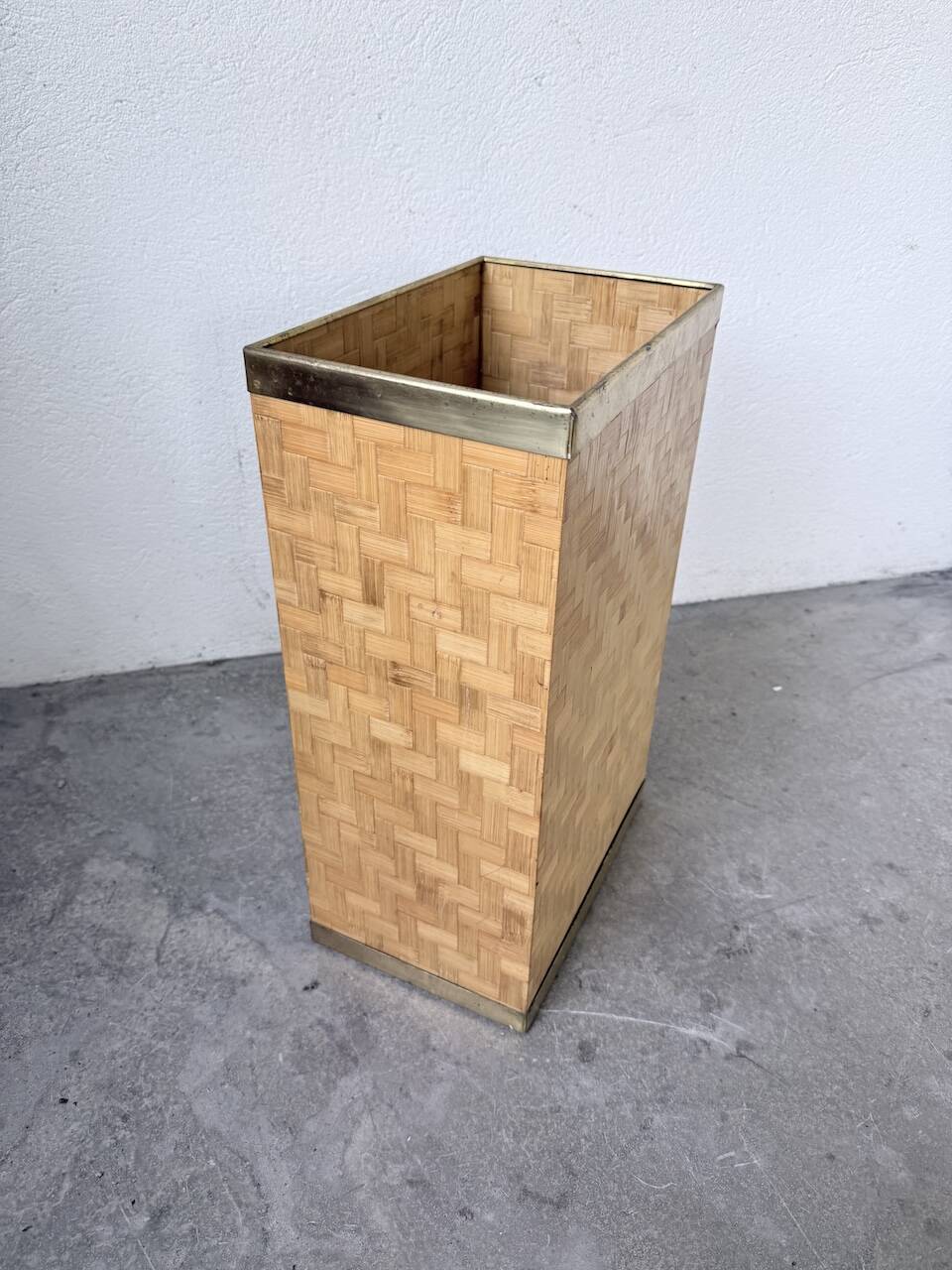 Woven wicker umbrella stand and brass Metal Linea Nova 1960