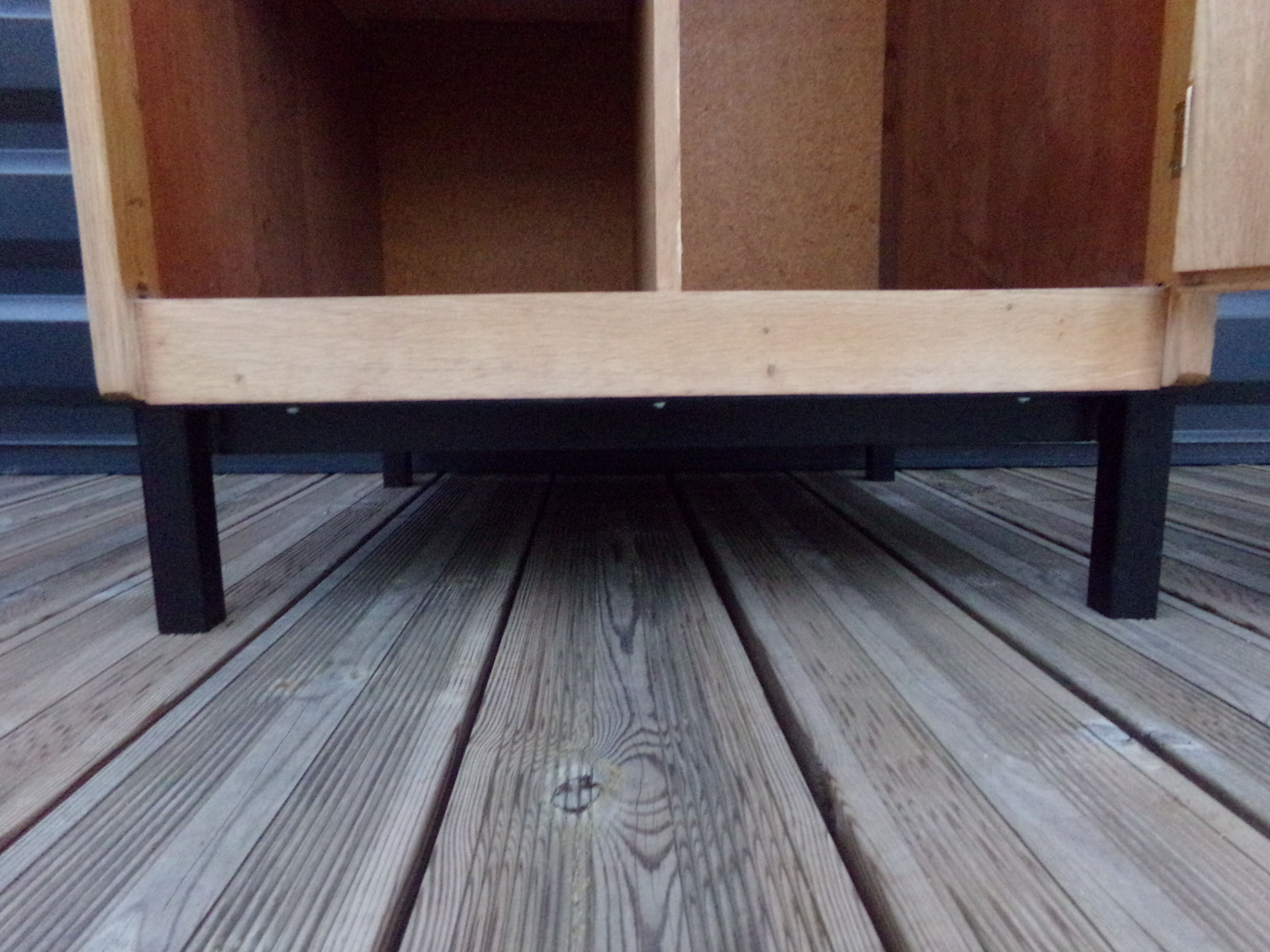 Boarding locker room cabinet