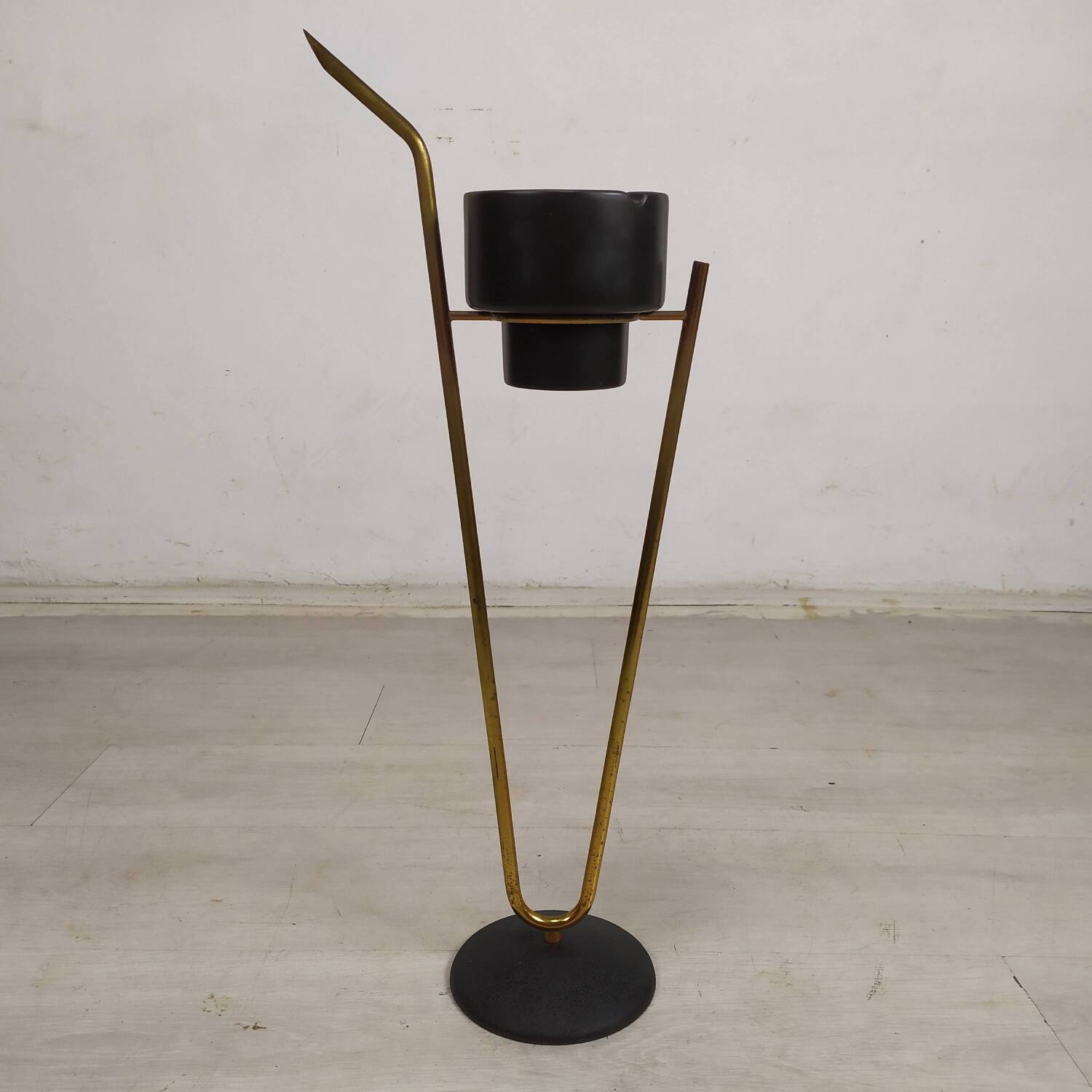 Ceramic ashtray base 50