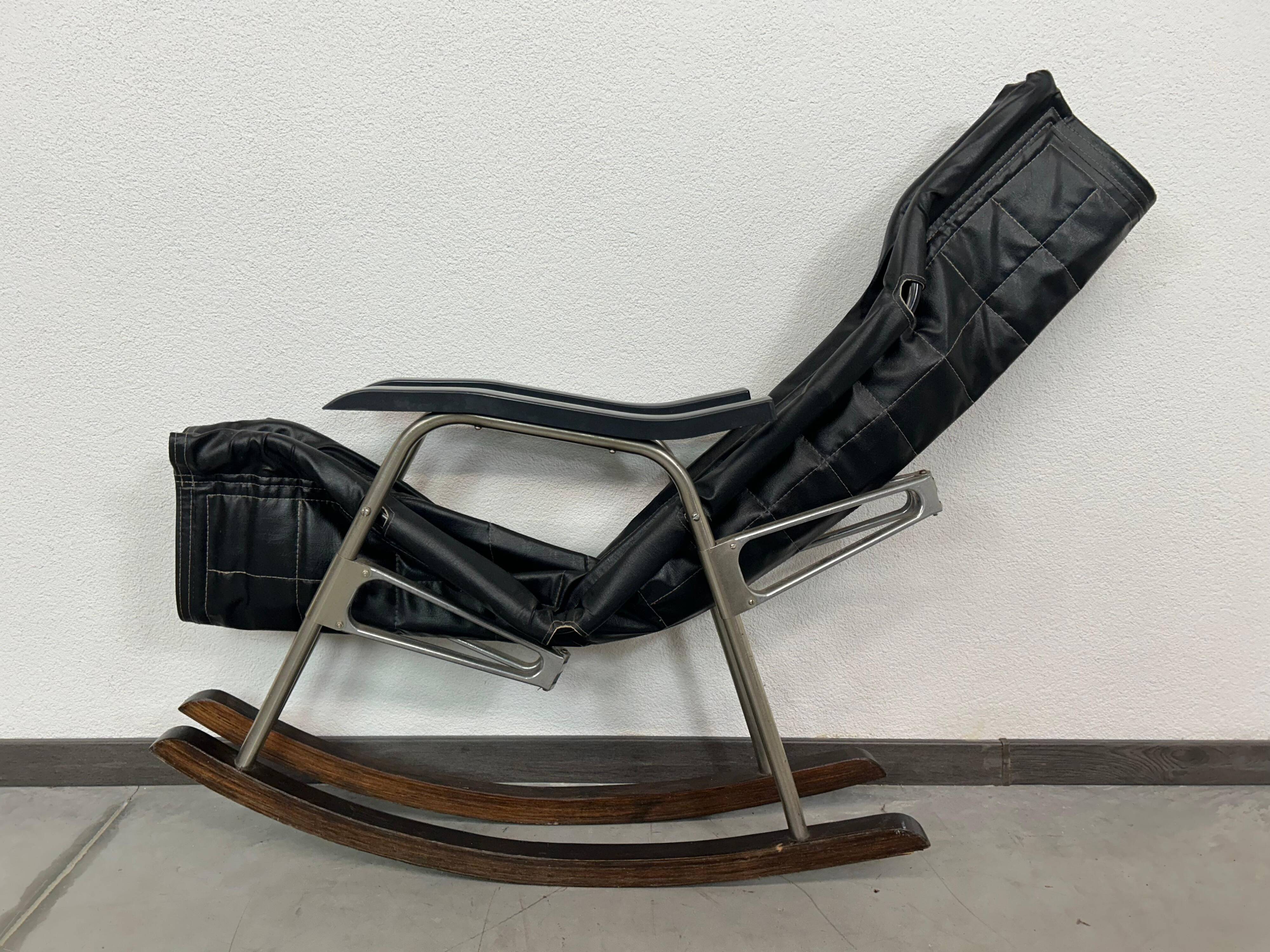 Japanese folding rocking chair by Nii Takeshi