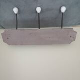 Wall coat rack in wood and porcelain