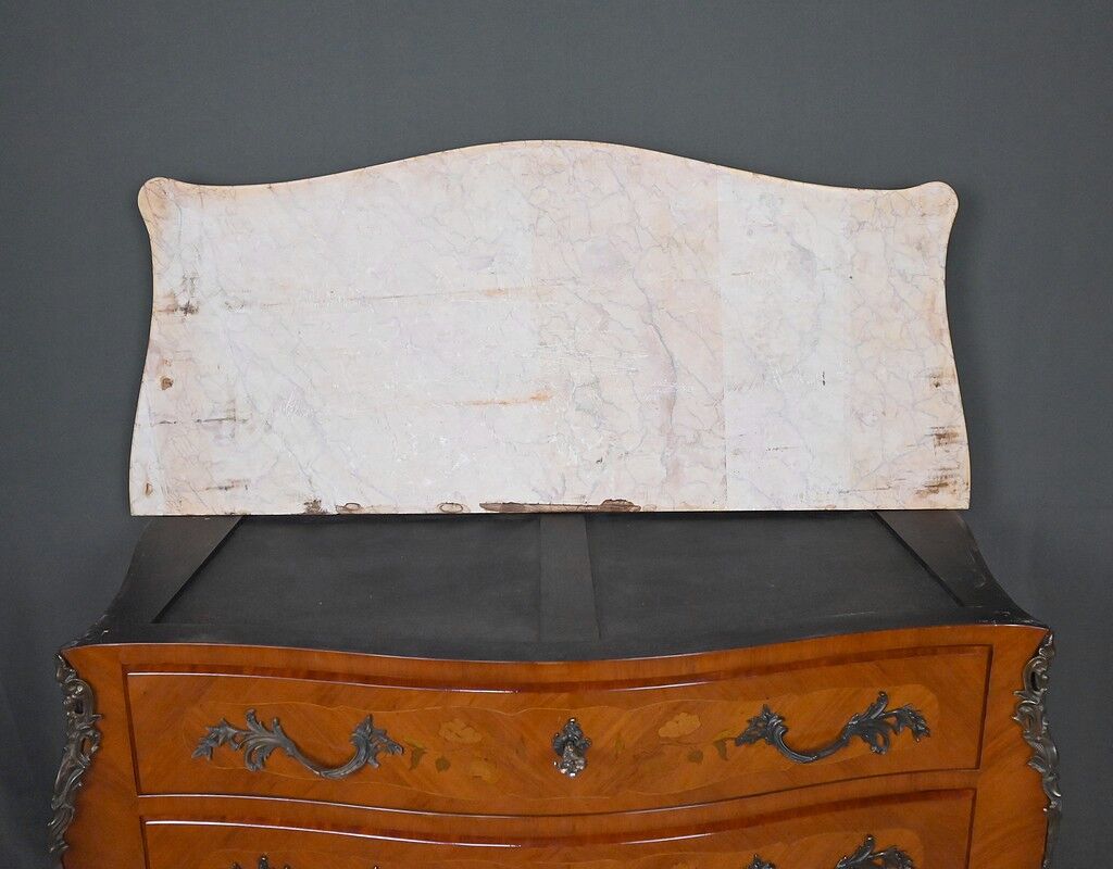 Commode en marqueterie de bois de rose, style Louis XV – 2ème partie XXe