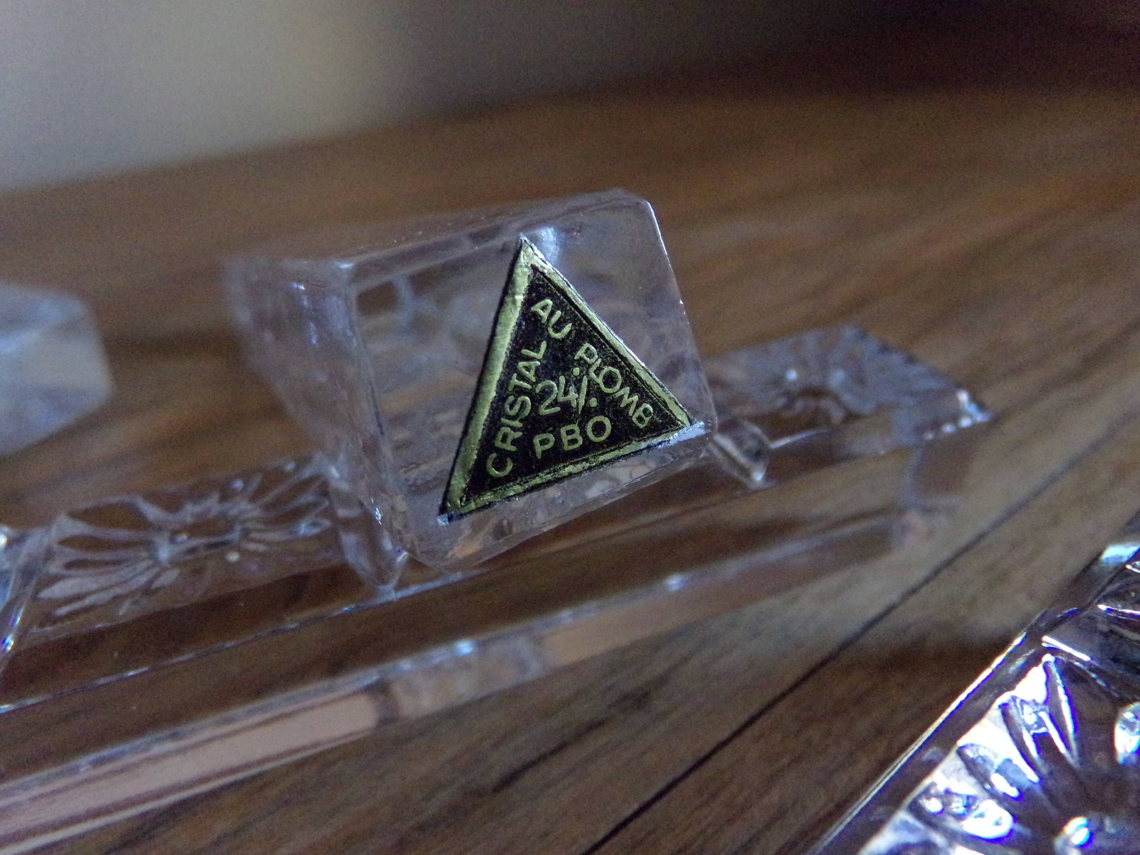 Knife holders made of chiseled crystal