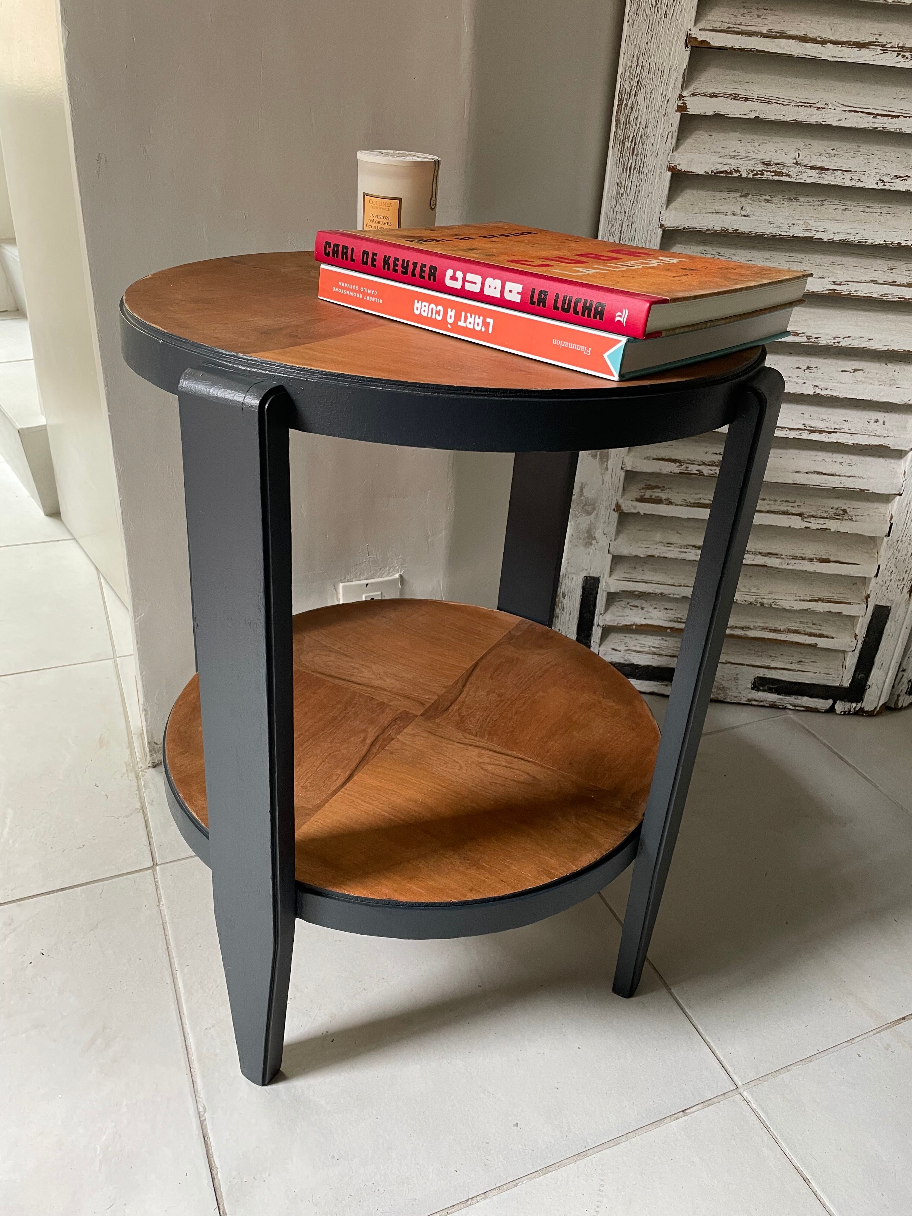 Round pedestal table 30s