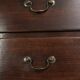 Commode anglaise antique du XVIIIe siècle en chêne.