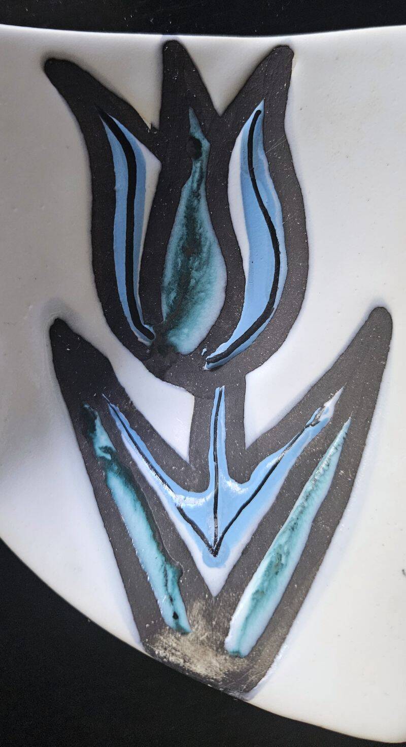 CAPRON - Small Trilobed Cup with Blue Tulip Decor M13